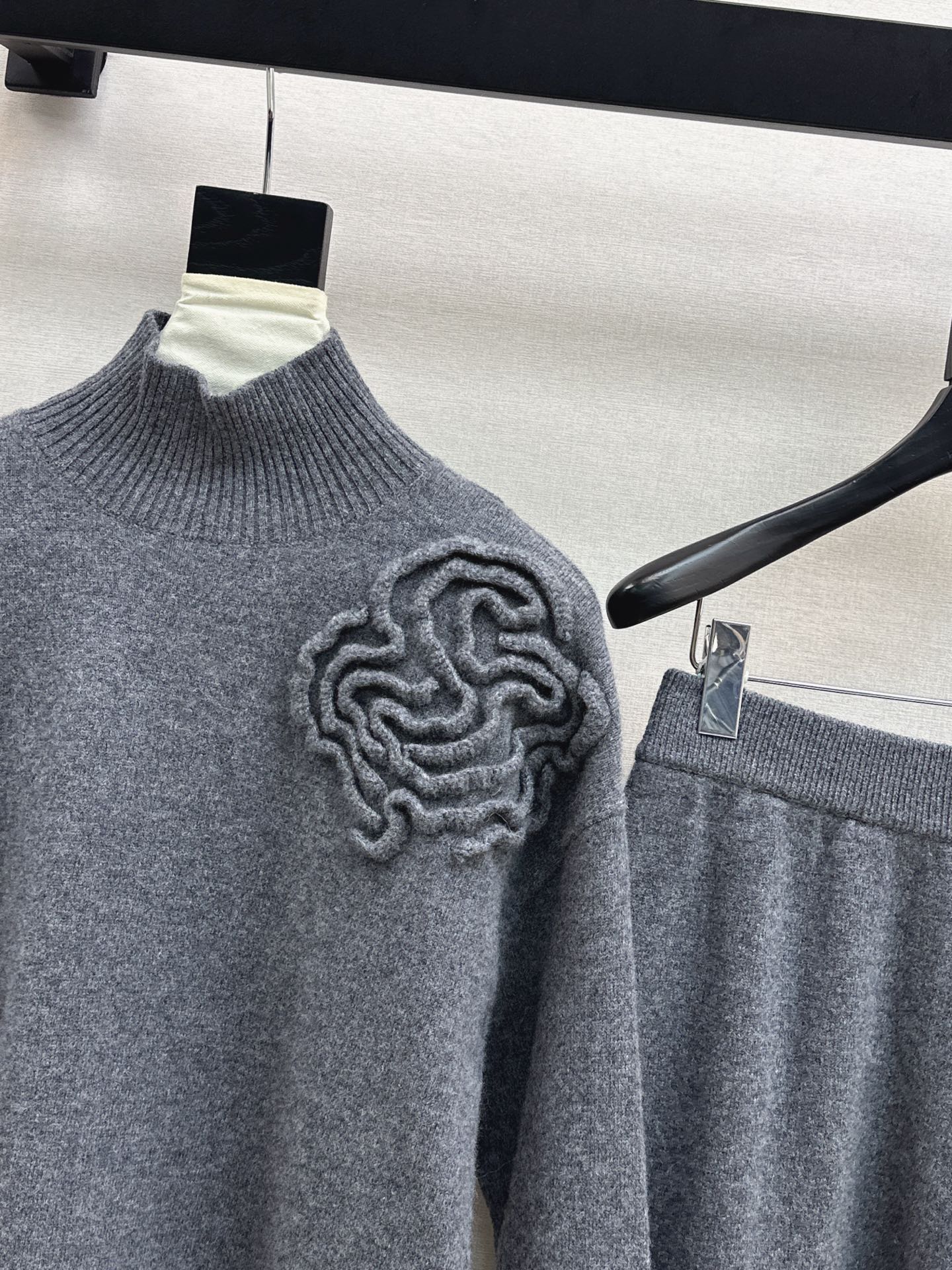 VALENTINO 26S SWEATER AND SKIRT SET STYLE 76