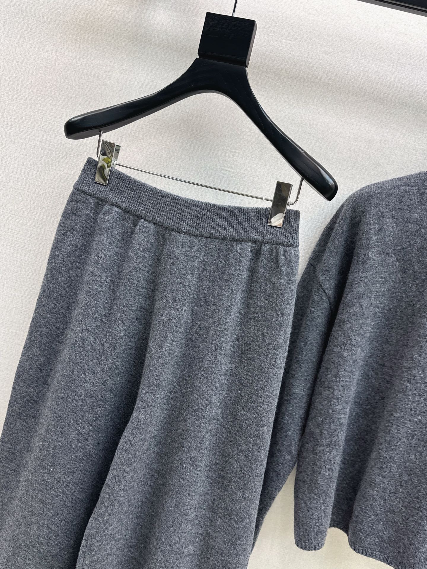 VALENTINO 26S SWEATER AND SKIRT SET STYLE 76