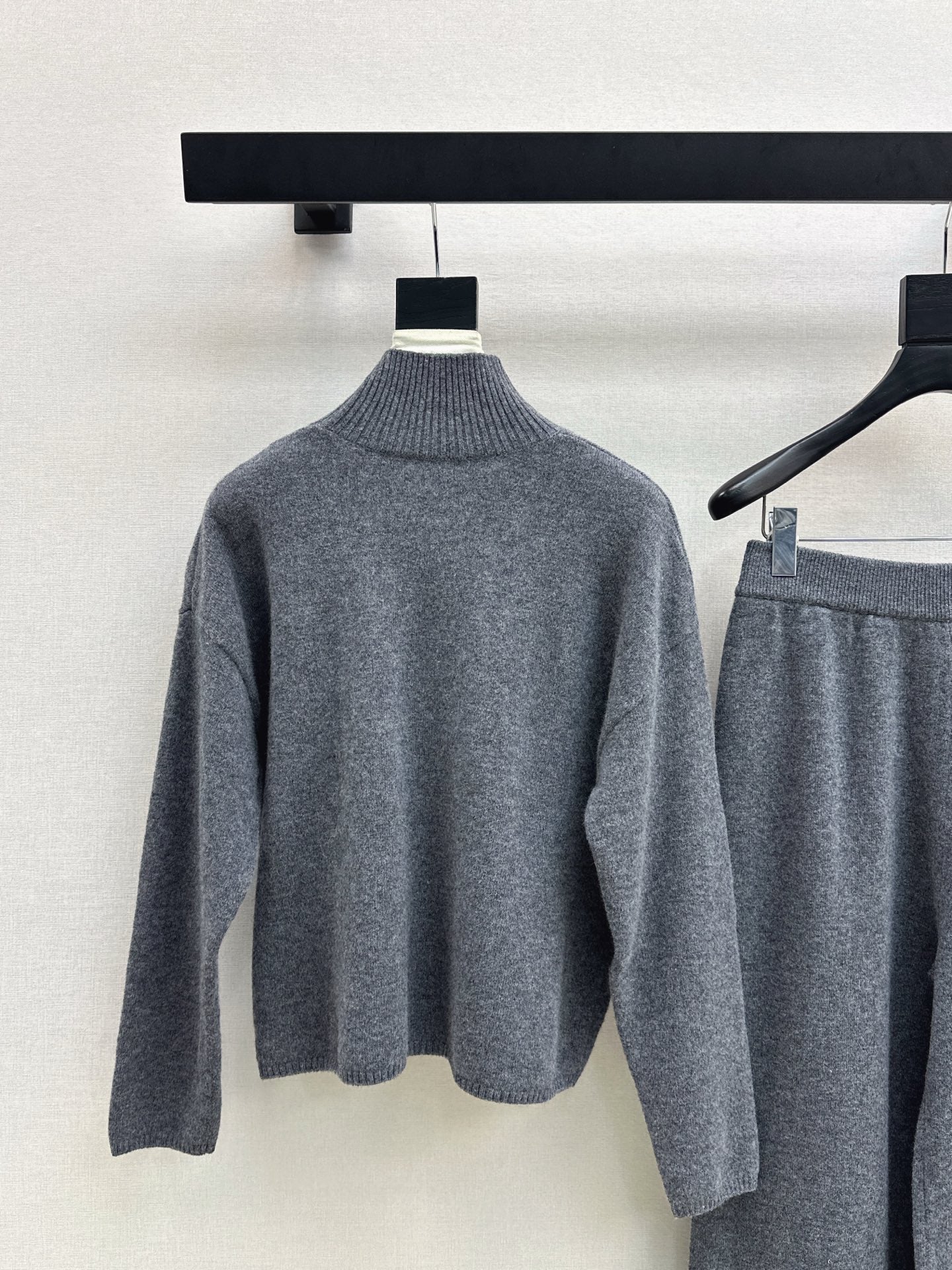 VALENTINO 26S SWEATER AND SKIRT SET STYLE 76