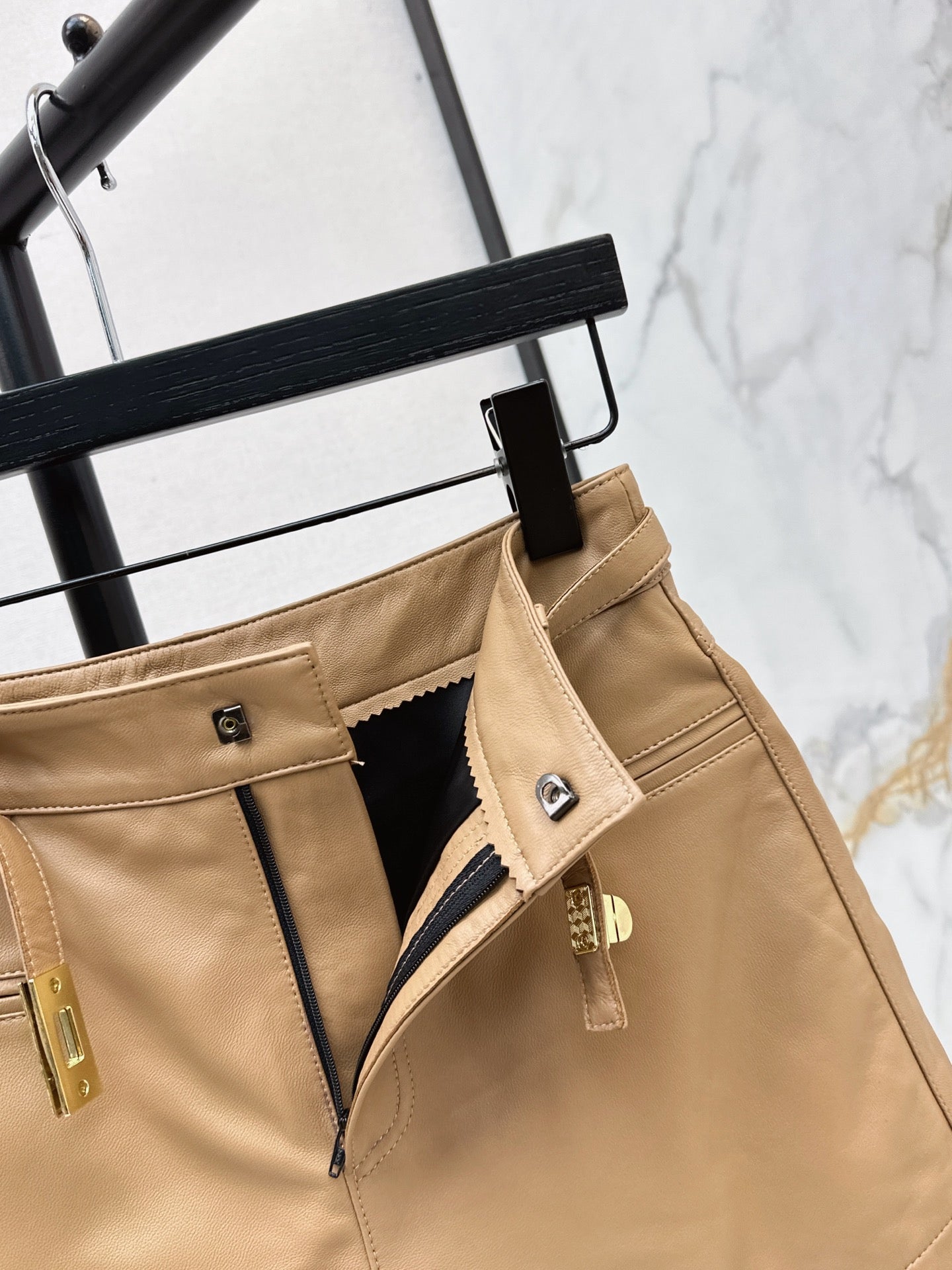 HERMES 26S LEATHER SHORTS 791