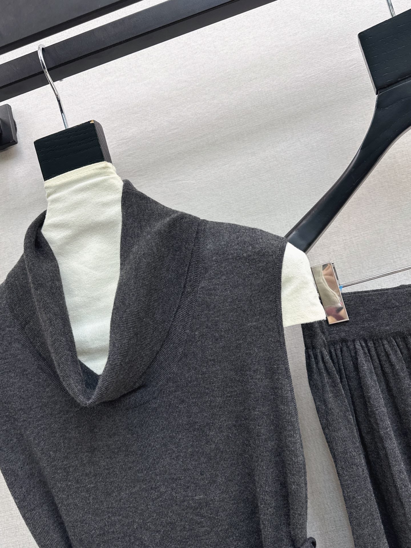 HERMES 26S SLEEVELESS TOP AND STRAIGHT-LEG TROUSERS SET 754