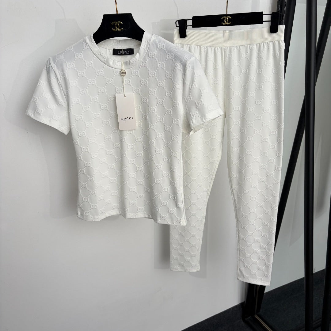 GUCCI 26S SHORT-SLEEVE T-SHIRT AND LEGGINGS SET 372