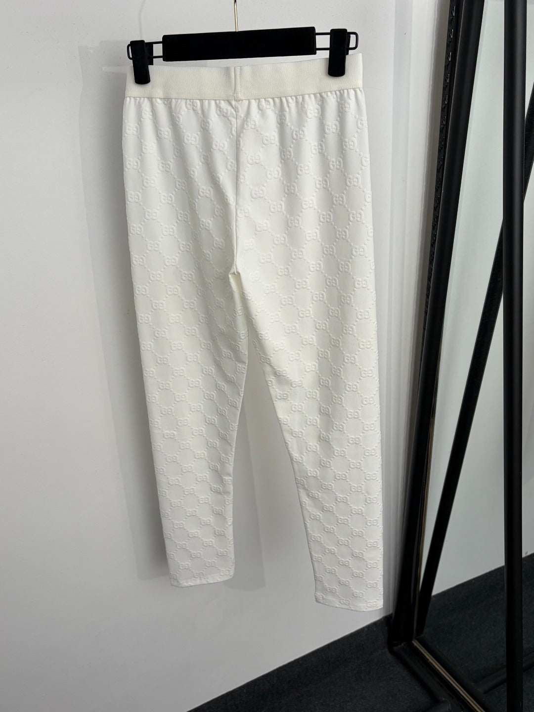 GUCCI 26S SHORT-SLEEVE T-SHIRT AND LEGGINGS SET 372