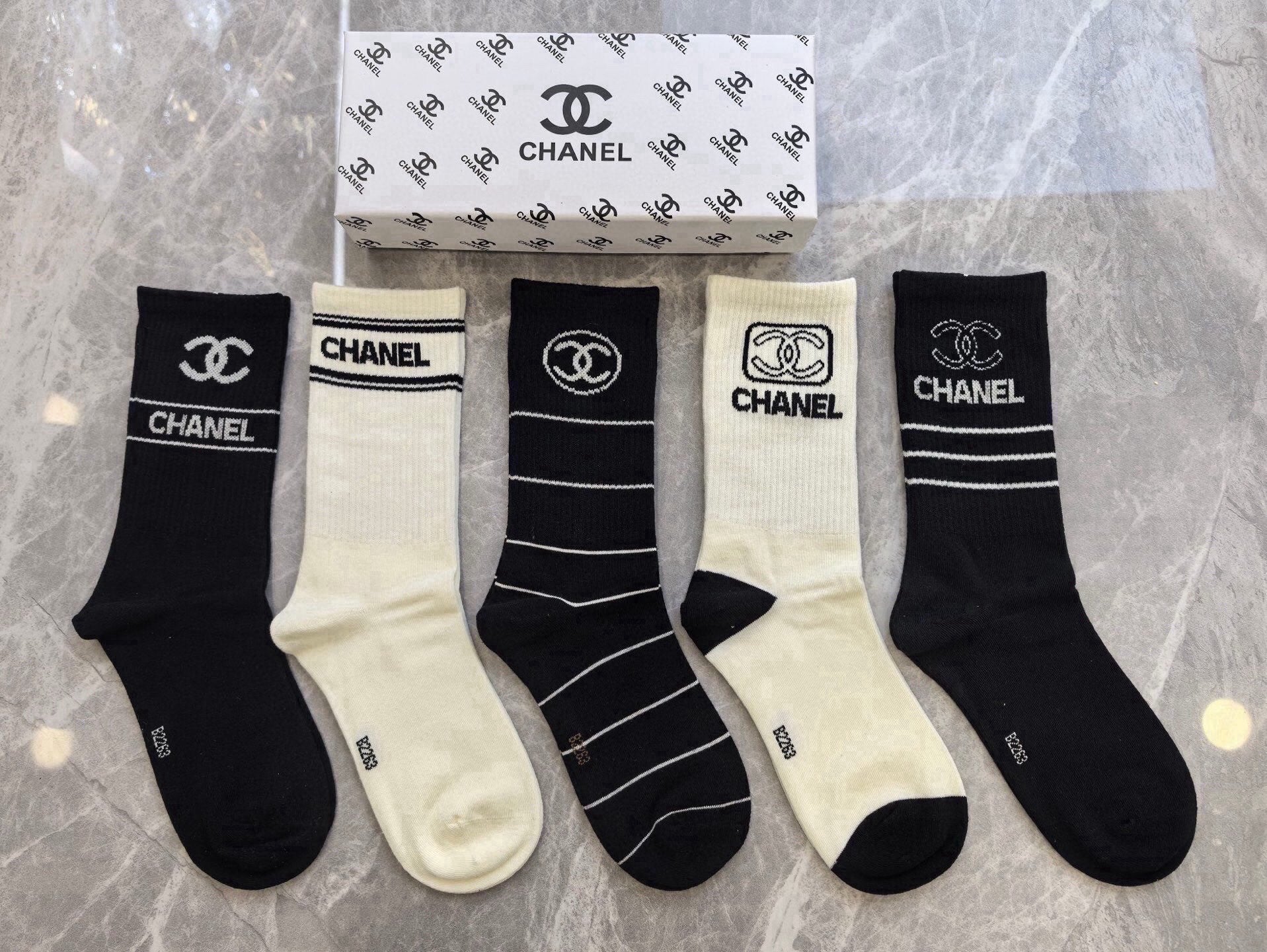 CHANEL 26S CREW SOCKS 410330 (1 BOX)