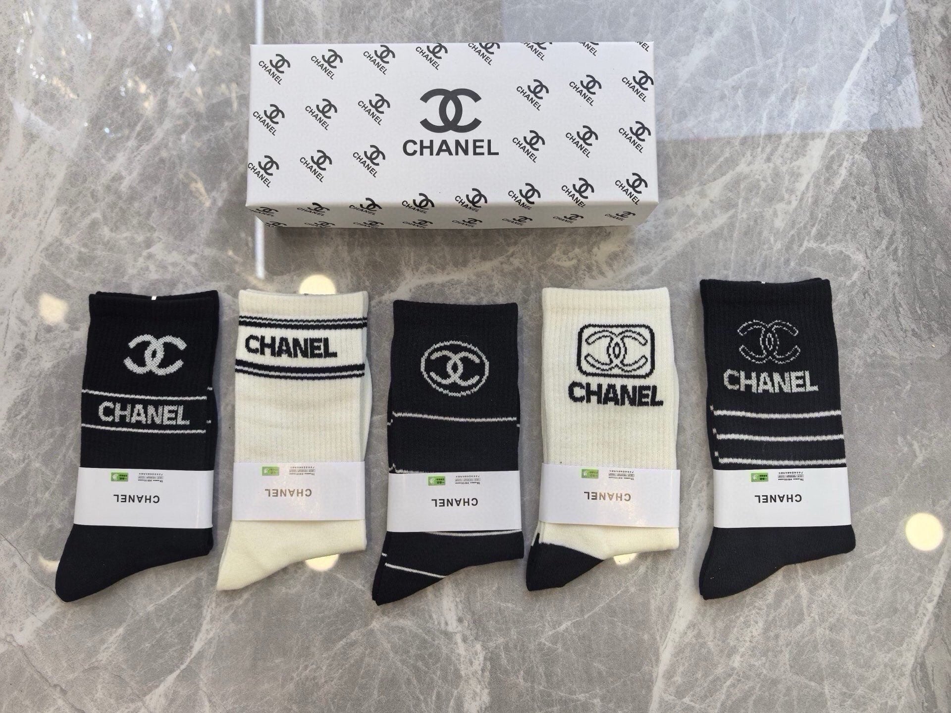 CHANEL 26S CREW SOCKS 410330 (1 BOX)