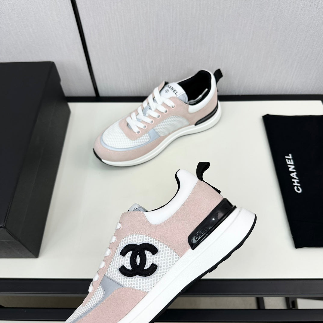 SNEAKER IN LIGHT PINK SUEDE AND WHITE BREATHABLE MESH