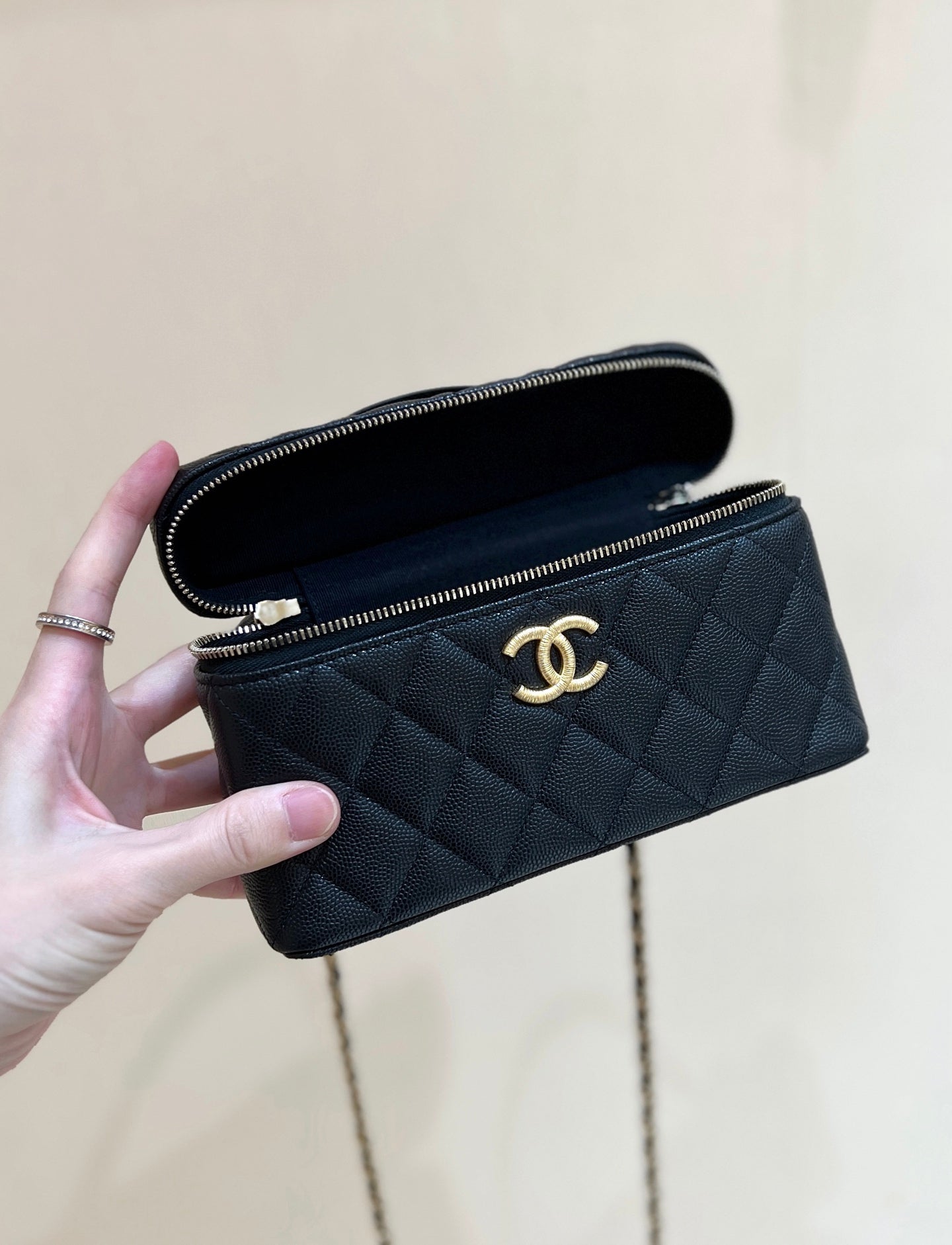 CHANEL 25S VANITY CASE 19 IN BLACK CALFSKIN GOLD HARDWARE