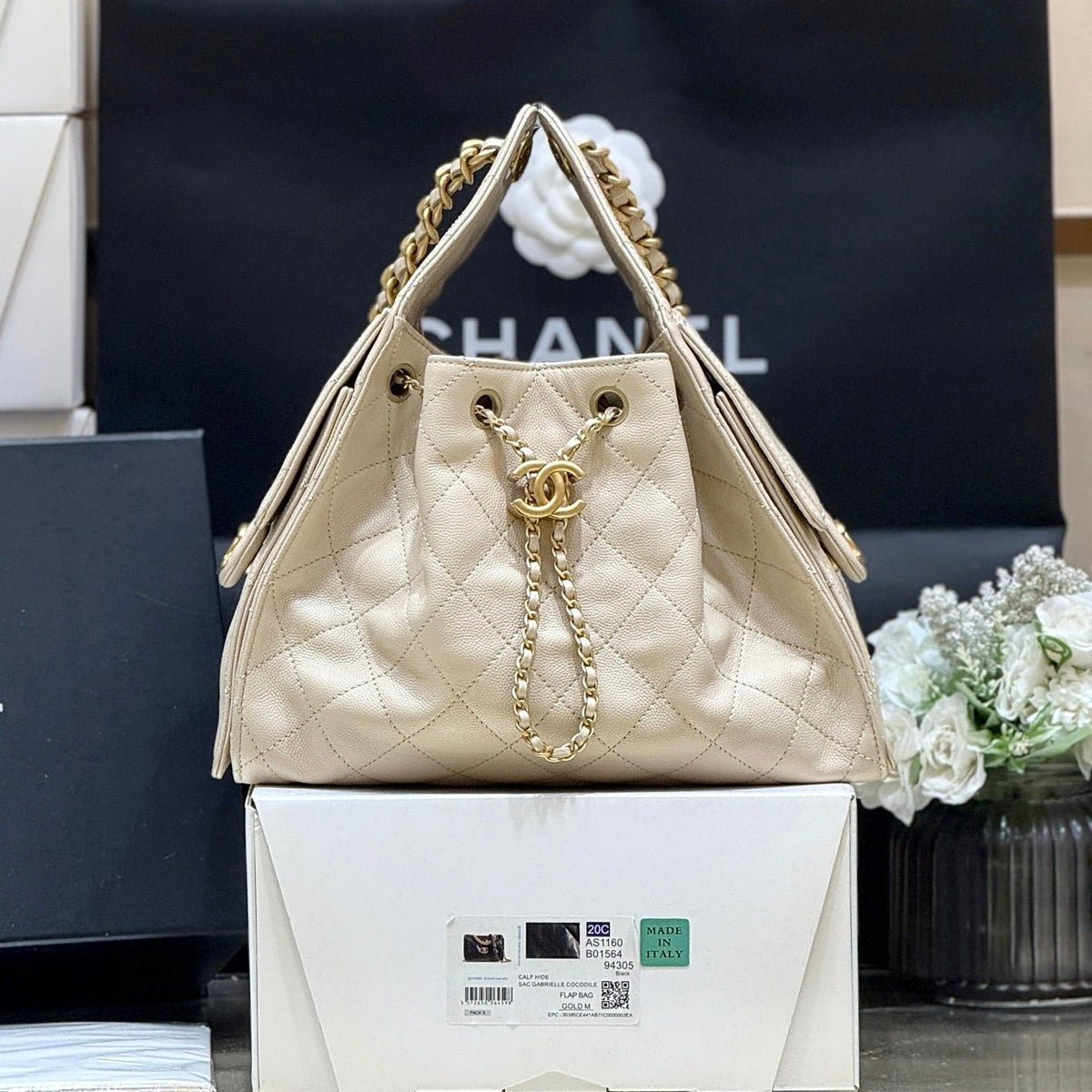 CC 25 HANDBAG IN CREAM 30 GRAINED CALFSKIN GOLD HARDWARE