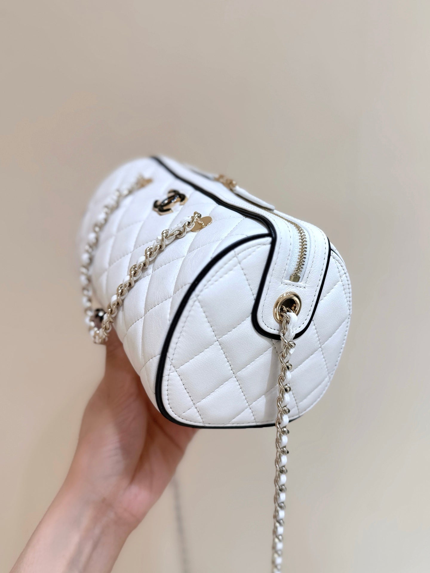 CHANEL 25S CLUTCH WITH CHAIN 18 IN WHITE LAMBSKIN