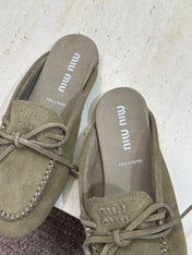 MIUMIU 26S SNEAKER MULES IN DARK OLIVE GREEN SUEDE WITH BOW