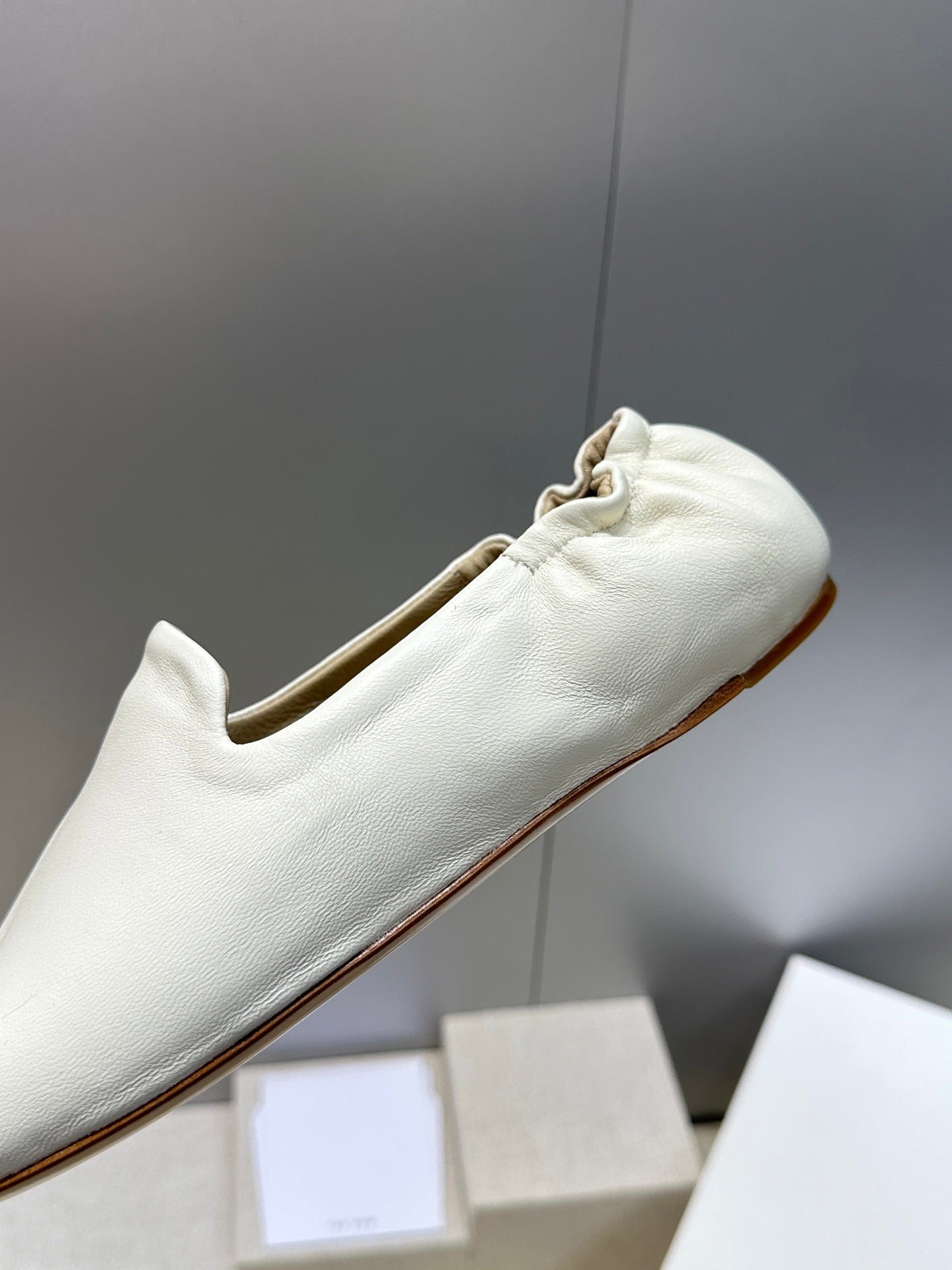 THE ROW 26S BALLET FLATS IN IVORY WHITE CALFSKIN