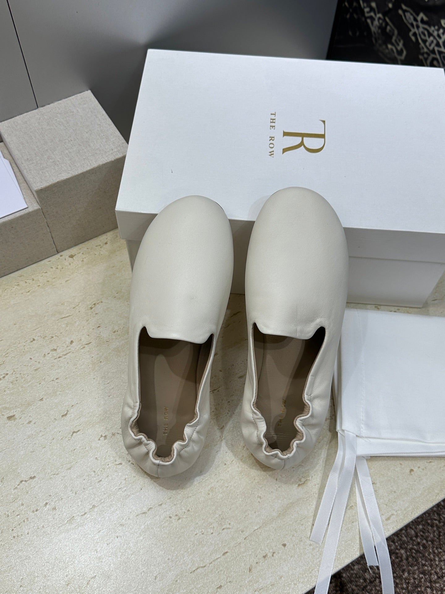 THE ROW 26S BALLET FLATS IN IVORY WHITE CALFSKIN