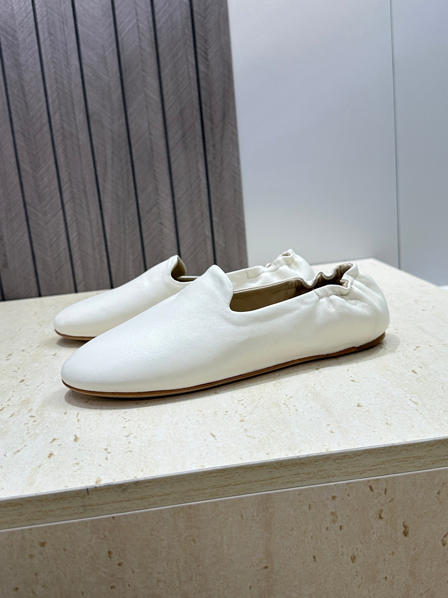 THE ROW 26S BALLET FLATS IN IVORY WHITE CALFSKIN