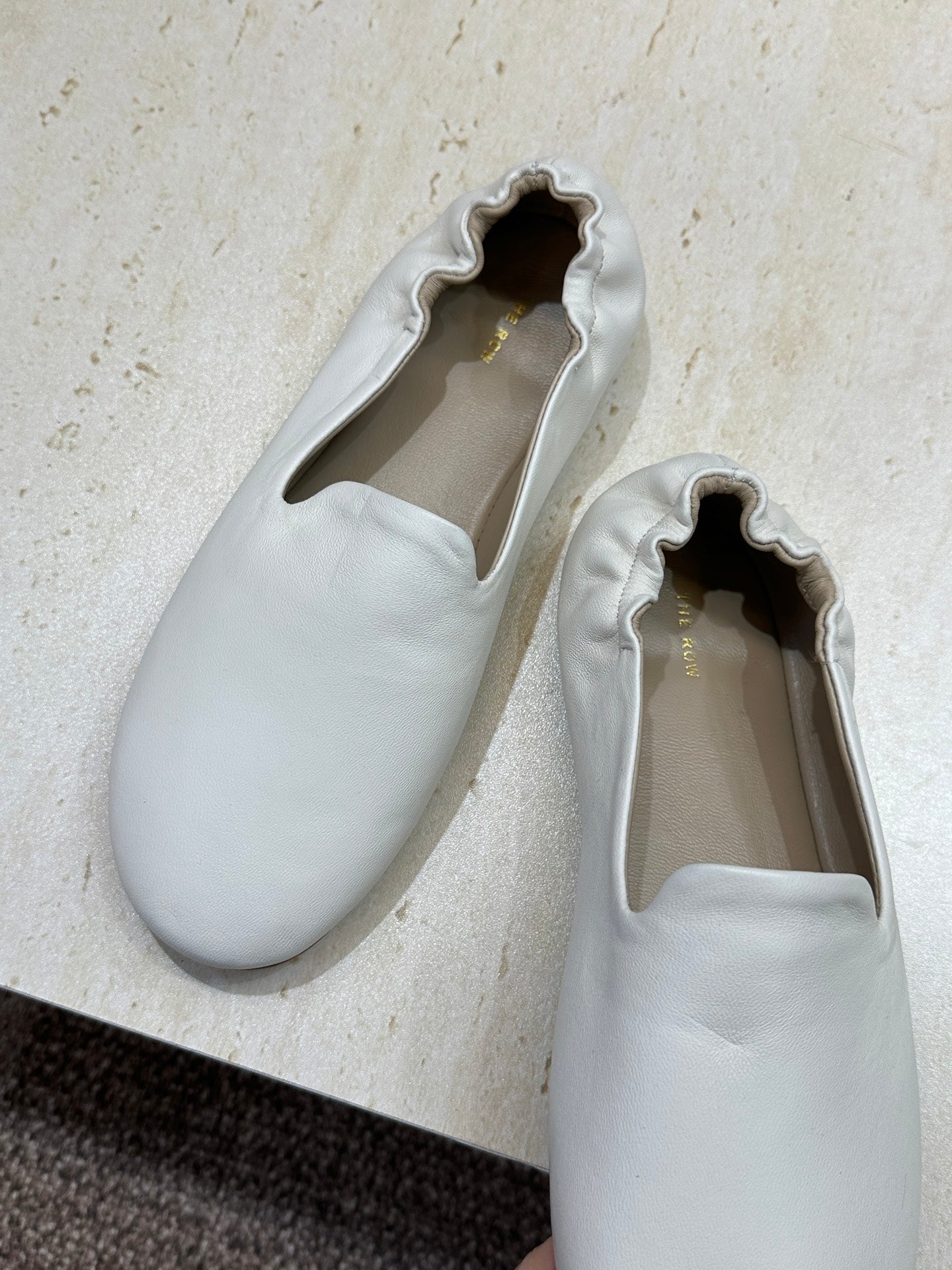 THE ROW 26S BALLET FLATS IN IVORY WHITE CALFSKIN