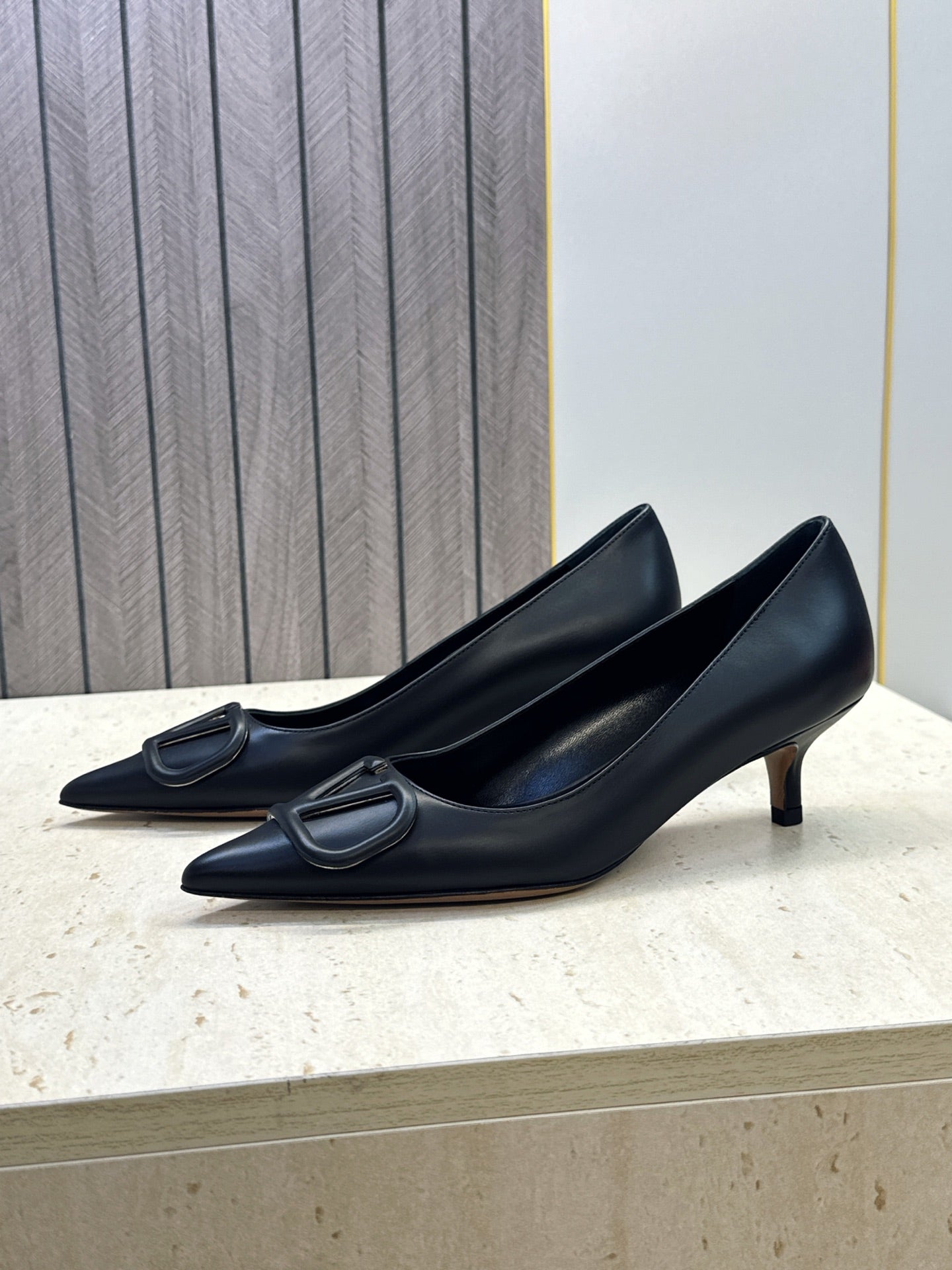 VALENTINO 26S HIGH HEELS 40 MM IN BLACK CALFSKIN
