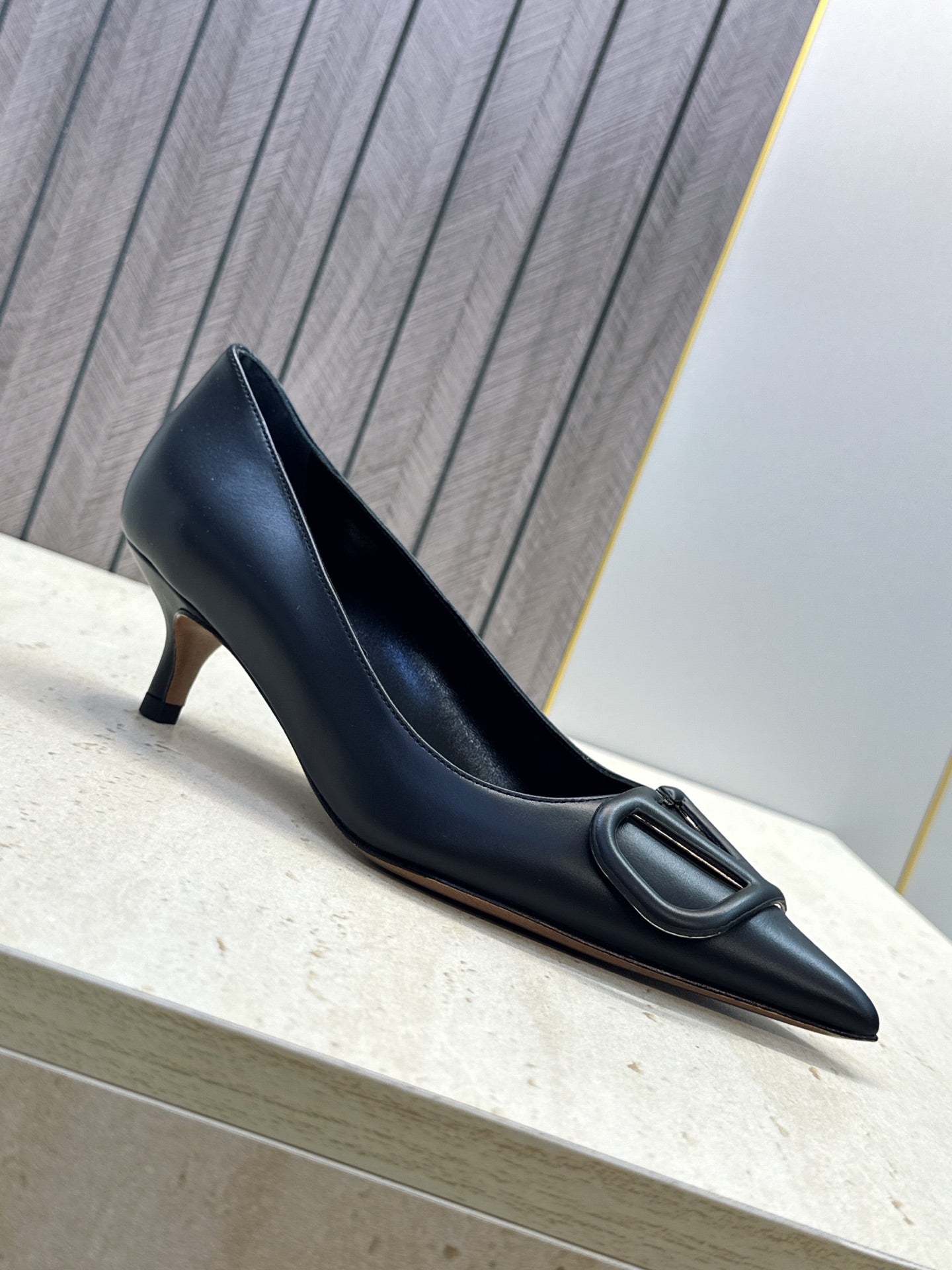 VALENTINO 26S HIGH HEELS 40 MM IN BLACK CALFSKIN