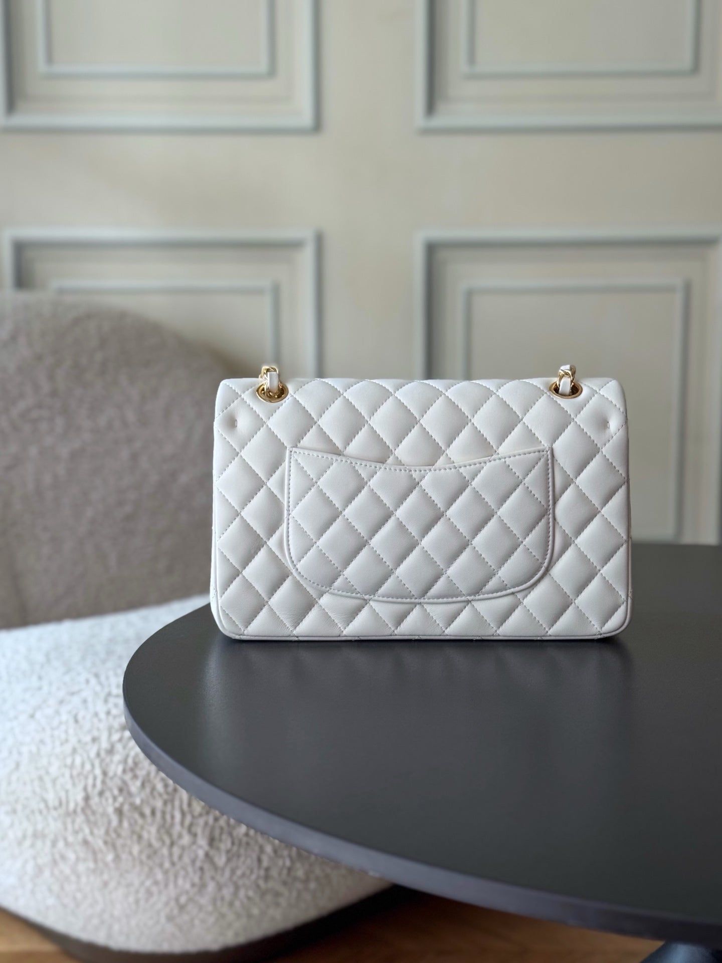 CHANEL 25S CLASSIC FLAP BAG 25 CM IN WHITE LAMBSKIN WITH GOLD HARDWARE