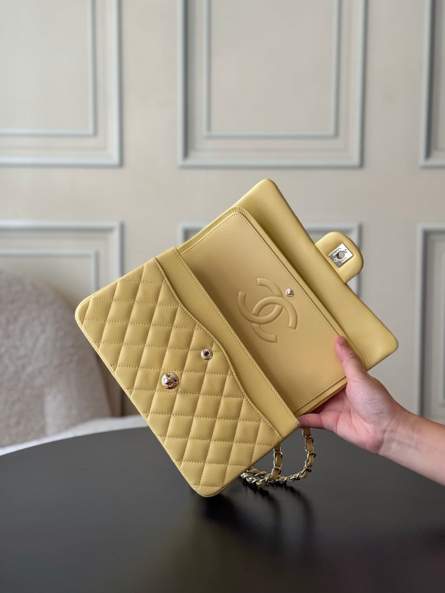 CHANEL 25S CLASSIC FLAP BAG 25 CM IN LIGHT YELLOW LAMBSKIN WITH GOLD HARDWARE
