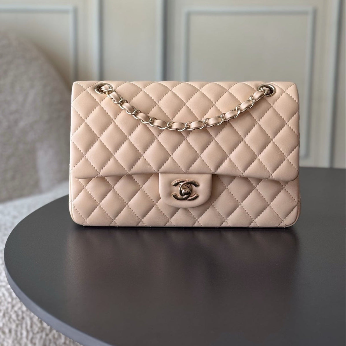 CHANEL 25S CLASSIC FLAP BAG 25 CM IN LIGHT BEIGE LAMBSKIN WITH GOLD HARDWARE