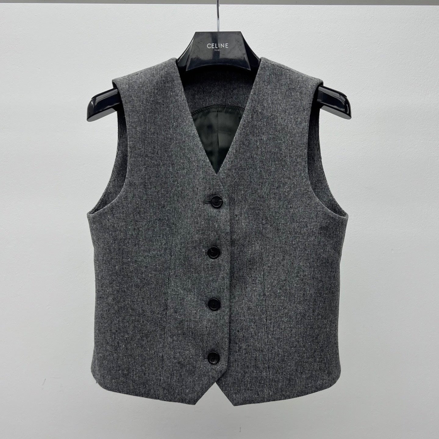 LORO PIANA 26S V-NECK BUTTONED VEST 901