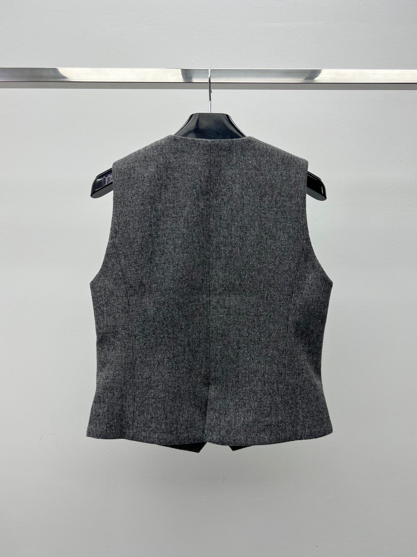 LORO PIANA 26S V-NECK BUTTONED VEST 901