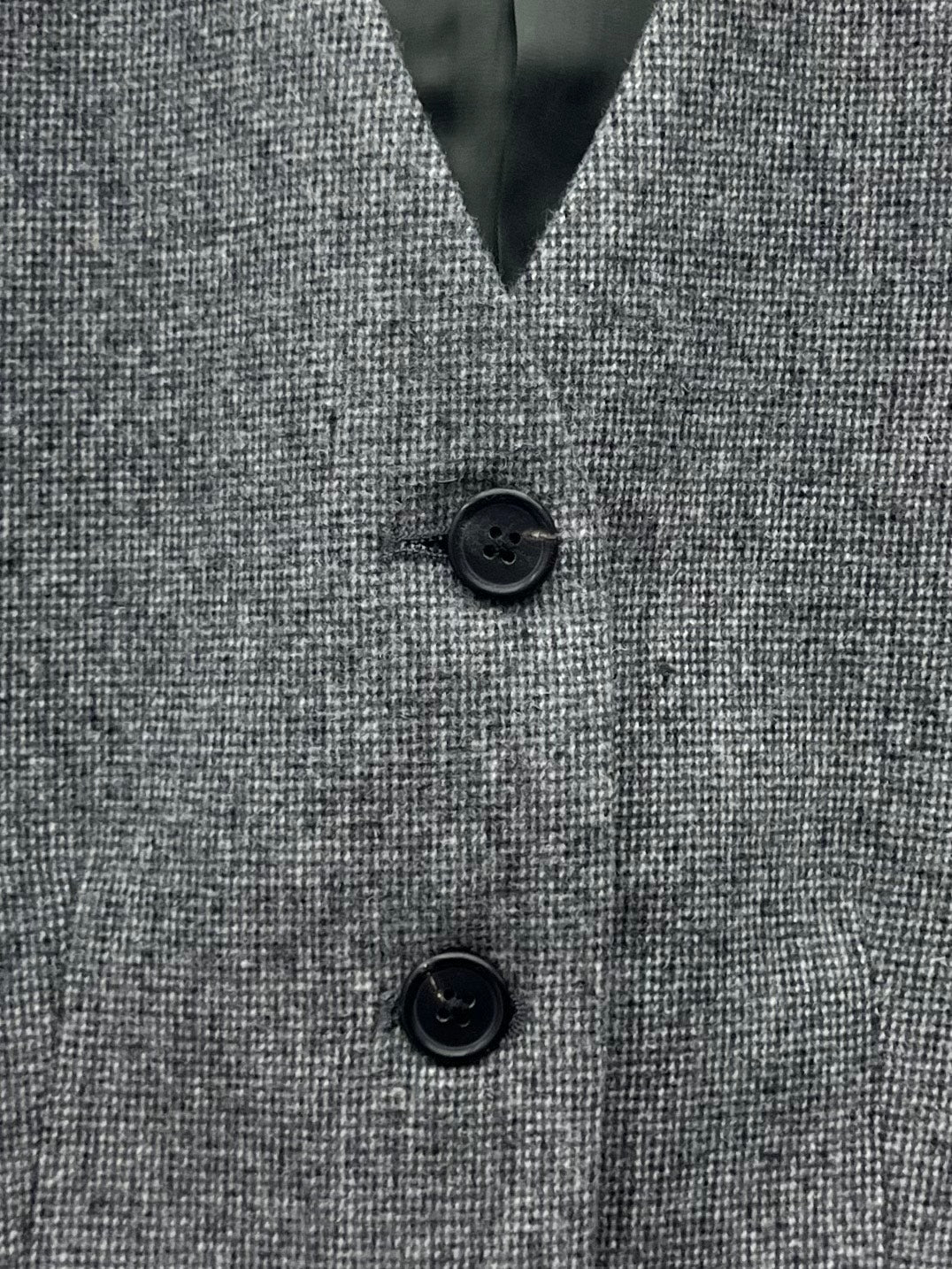 LORO PIANA 26S V-NECK BUTTONED VEST 901