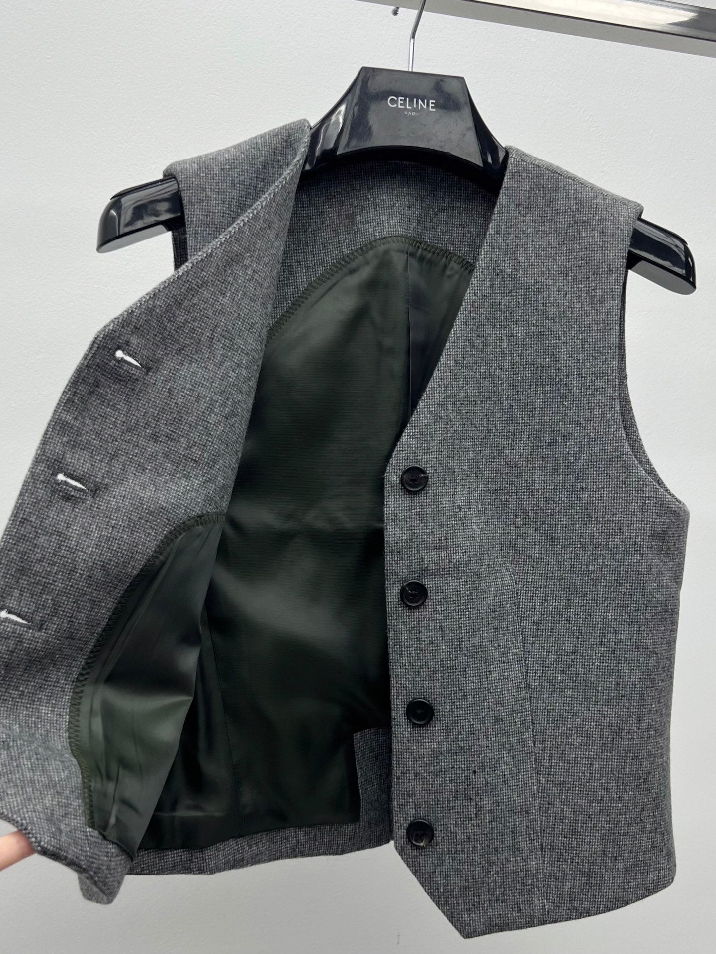 LORO PIANA 26S V-NECK BUTTONED VEST 901