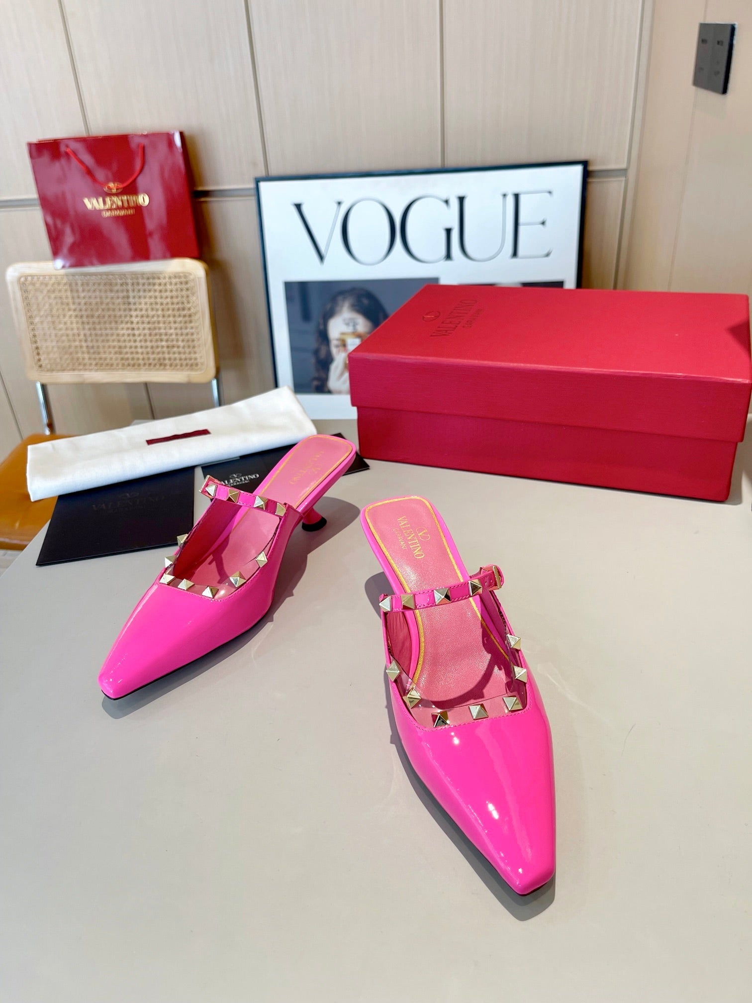 ROCKSTUD CAGED MULES 5 CM IN DEEP PINK CALFSKIN