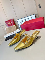 ROCKSTUD CAGED MULES 5 CM IN GOLD CALFSKIN