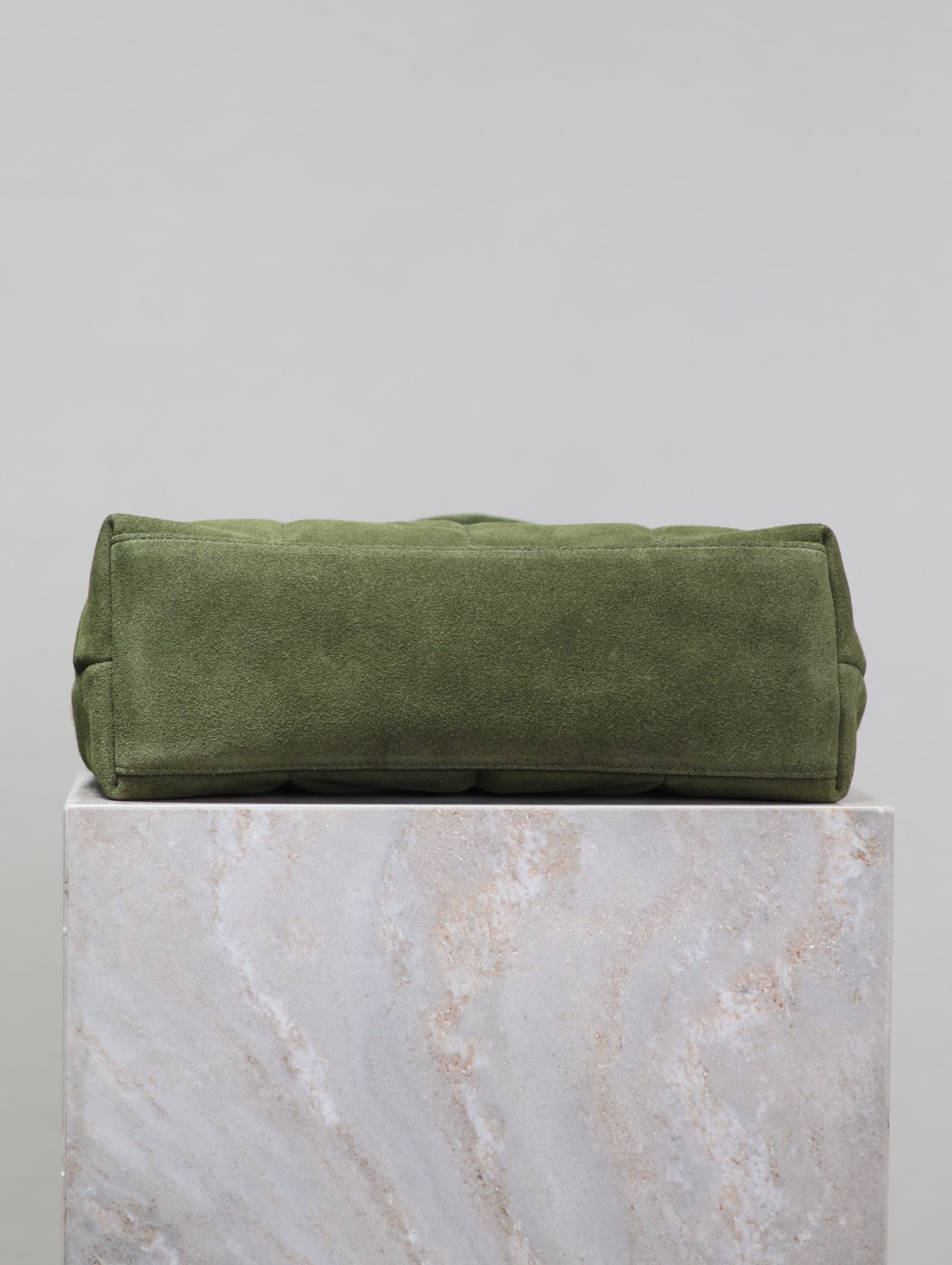 YSL 25S LOULOU PUFFER MM 29 IN GREEN SUEDE GOLD HARDWARE