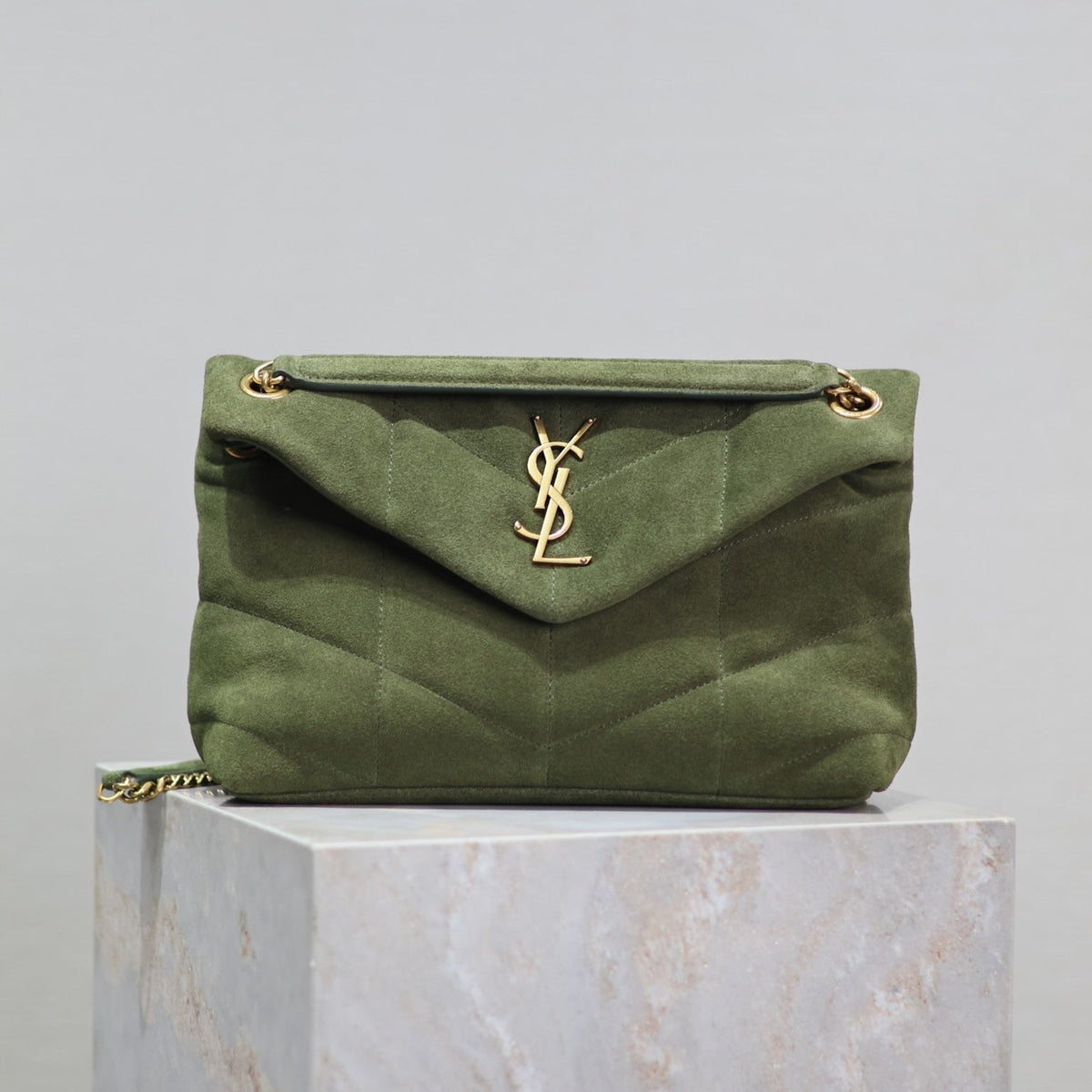 YSL 25S LOULOU PUFFER MM 29 IN GREEN SUEDE GOLD HARDWARE