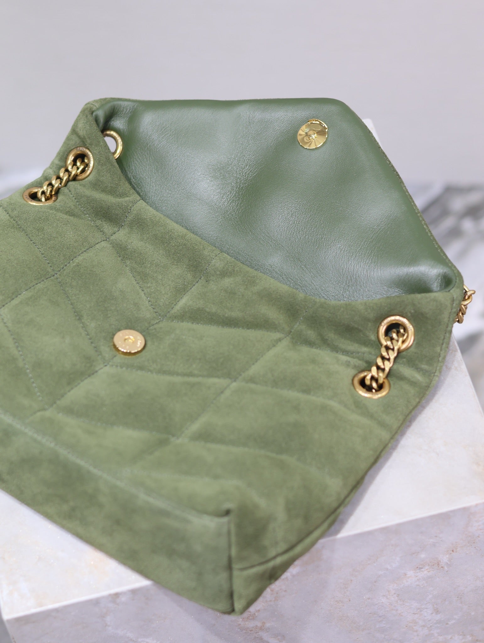 YSL 25S LOULOU PUFFER MM 29 IN GREEN SUEDE GOLD HARDWARE