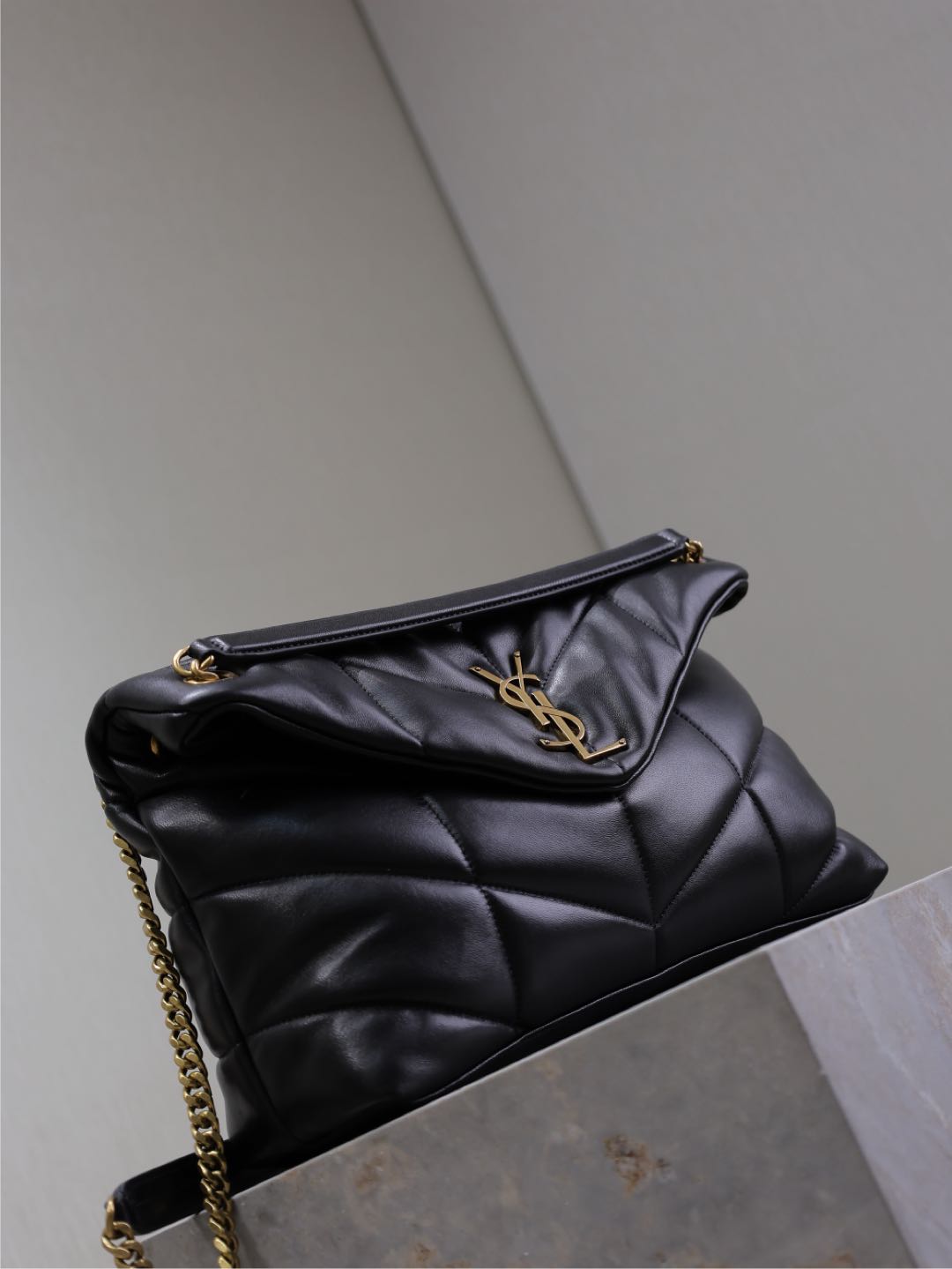 YSL 25S LOULOU PUFFER GM 35 IN BLACK CALFSKIN GOLD HARDWRE
