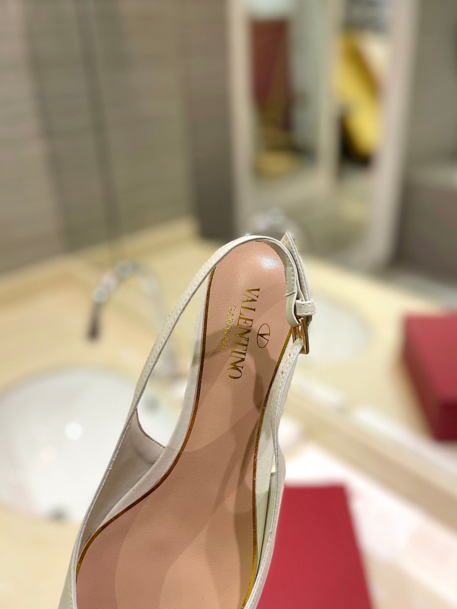 VALENTINO 26S POINTED TOE FLAT SLINGBACKS IN CREAM WHITE CALFSKIN