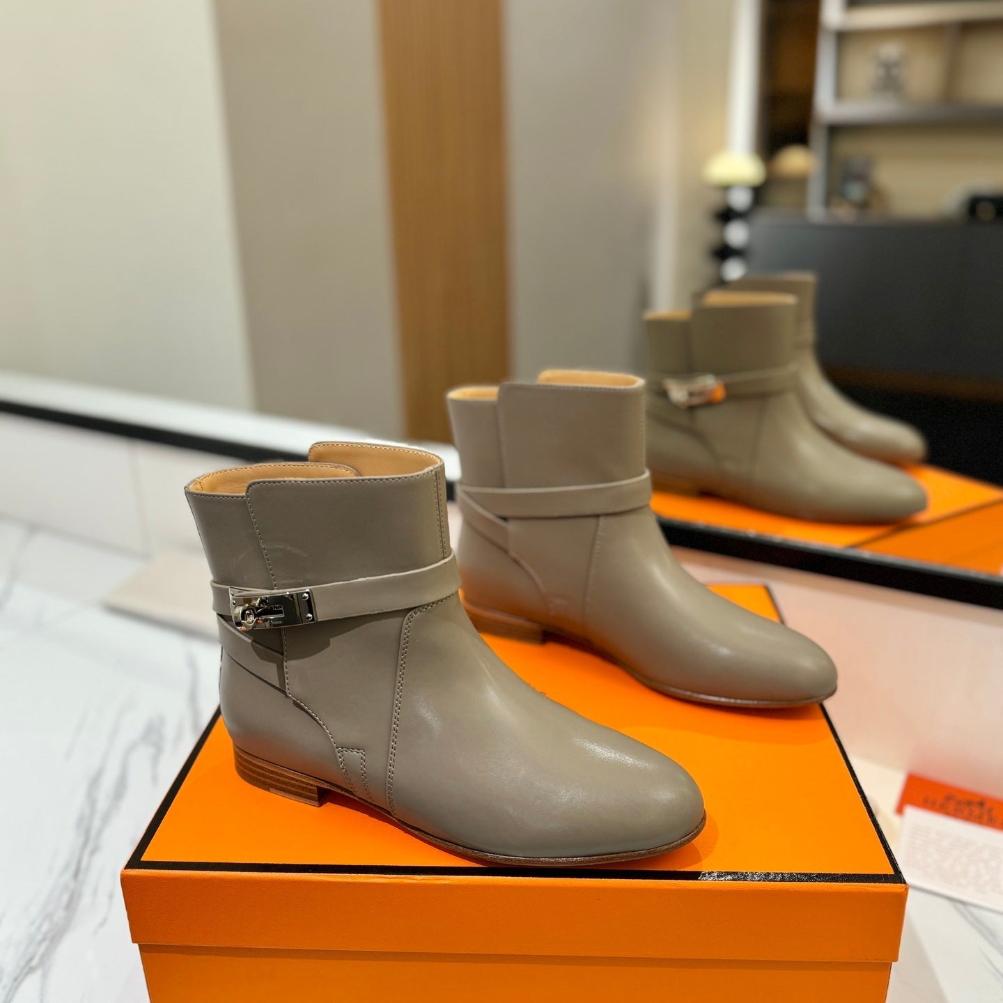 HM 26S NEO ANKLE BOOTS IN GREYISH BEIGE CALFSKIN