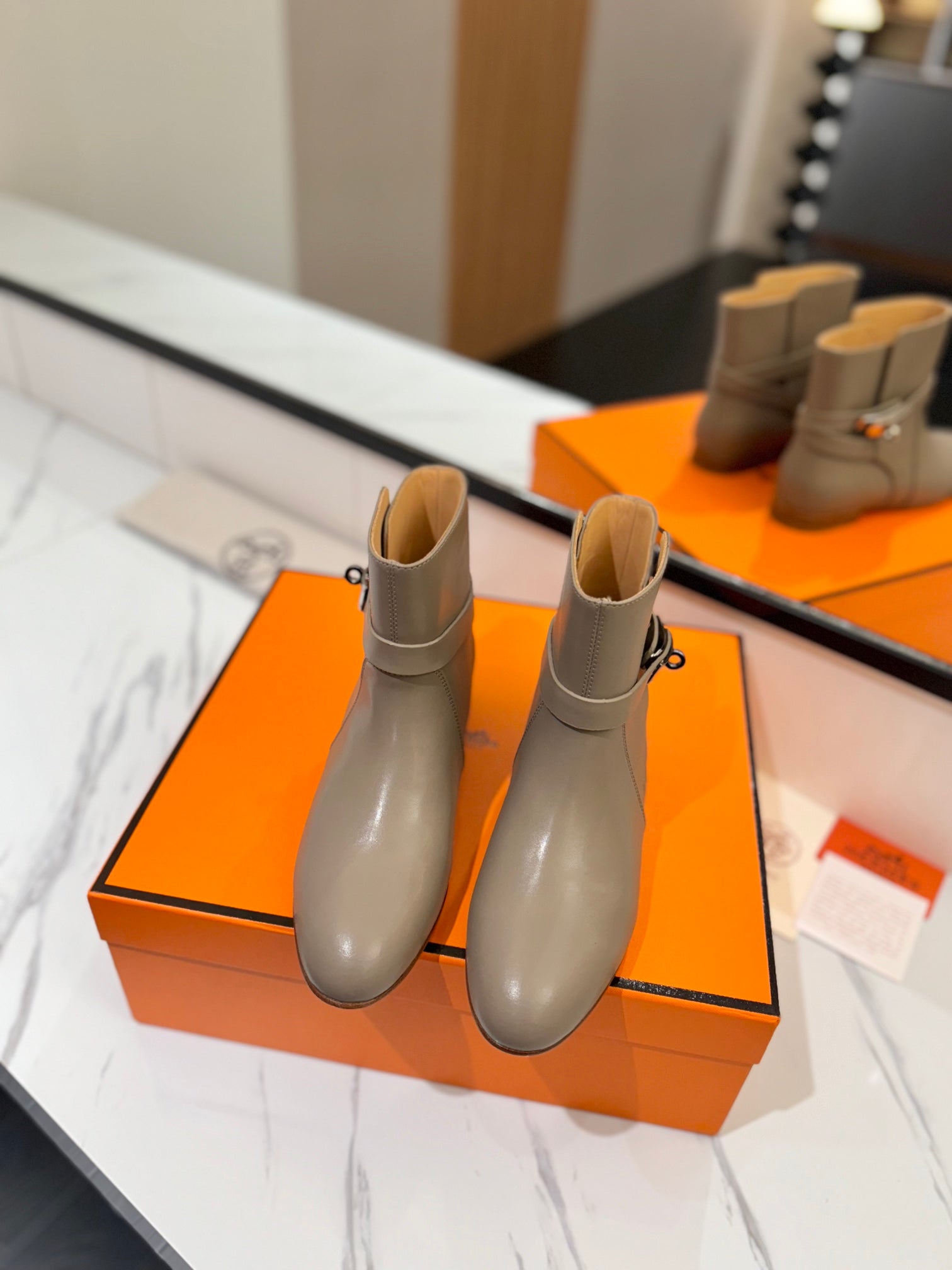 HM 26S NEO ANKLE BOOTS IN GREYISH BEIGE CALFSKIN