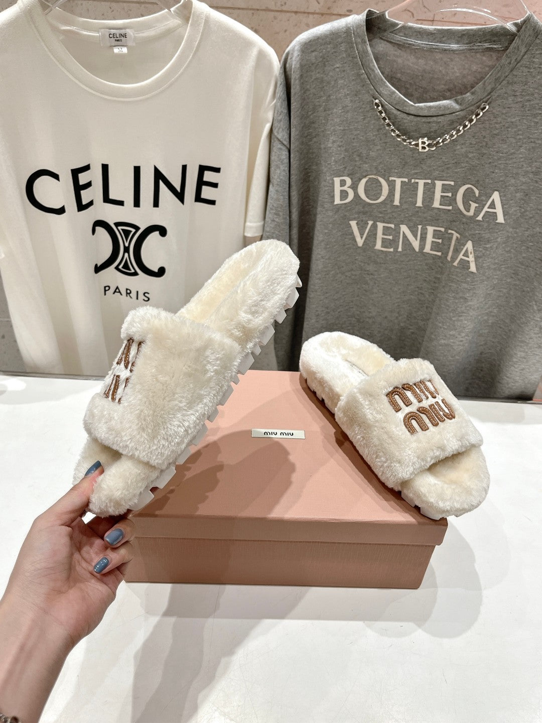 MIUMIU 26S FLAT SLIDES IN CREAM BEIGE SHEARLING