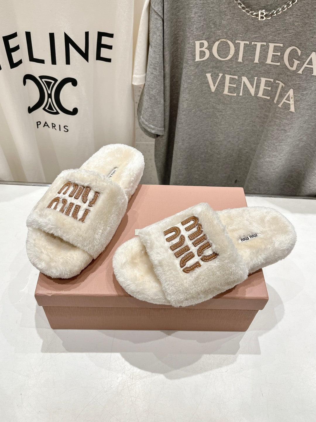 MIUMIU 26S FLAT SLIDES IN CREAM BEIGE SHEARLING