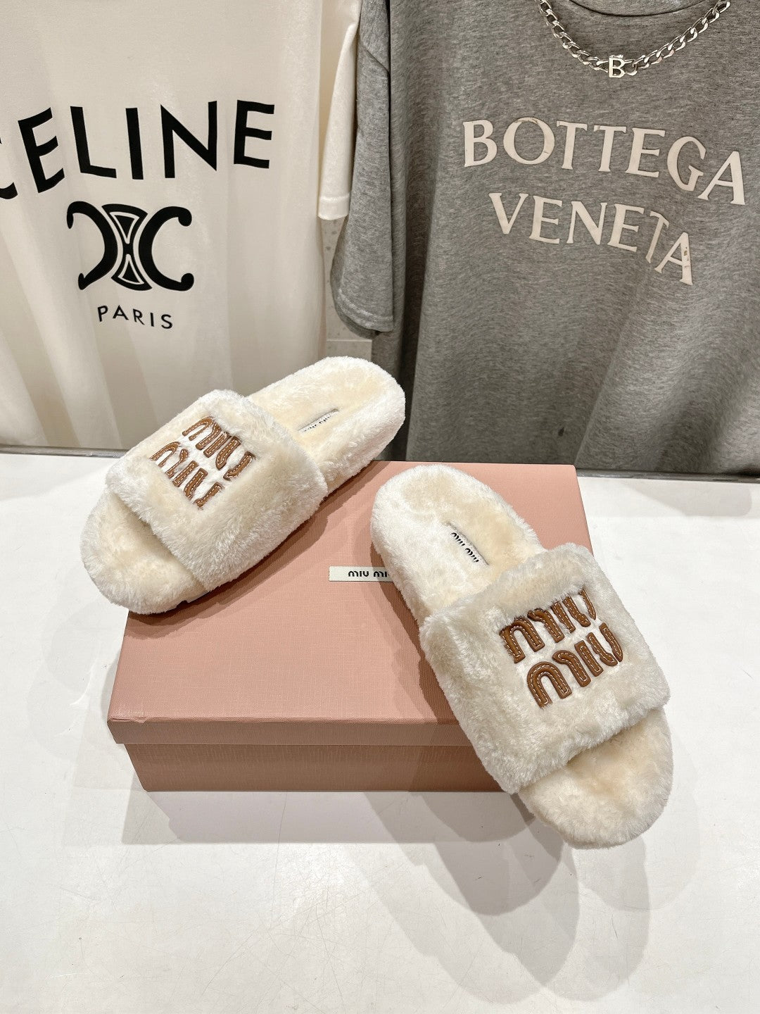 MIUMIU 26S FLAT SLIDES IN CREAM BEIGE SHEARLING