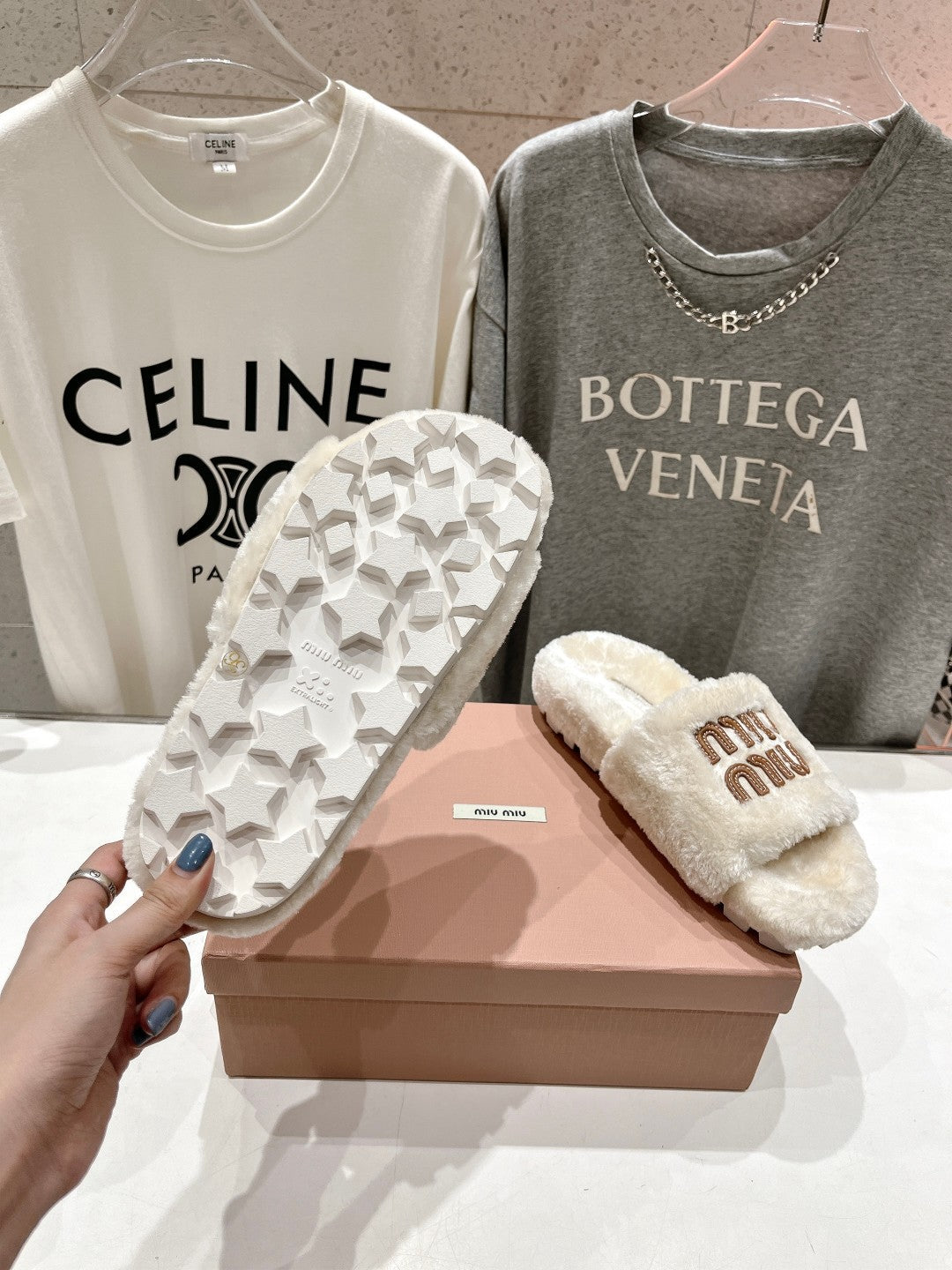 MIUMIU 26S FLAT SLIDES IN CREAM BEIGE SHEARLING