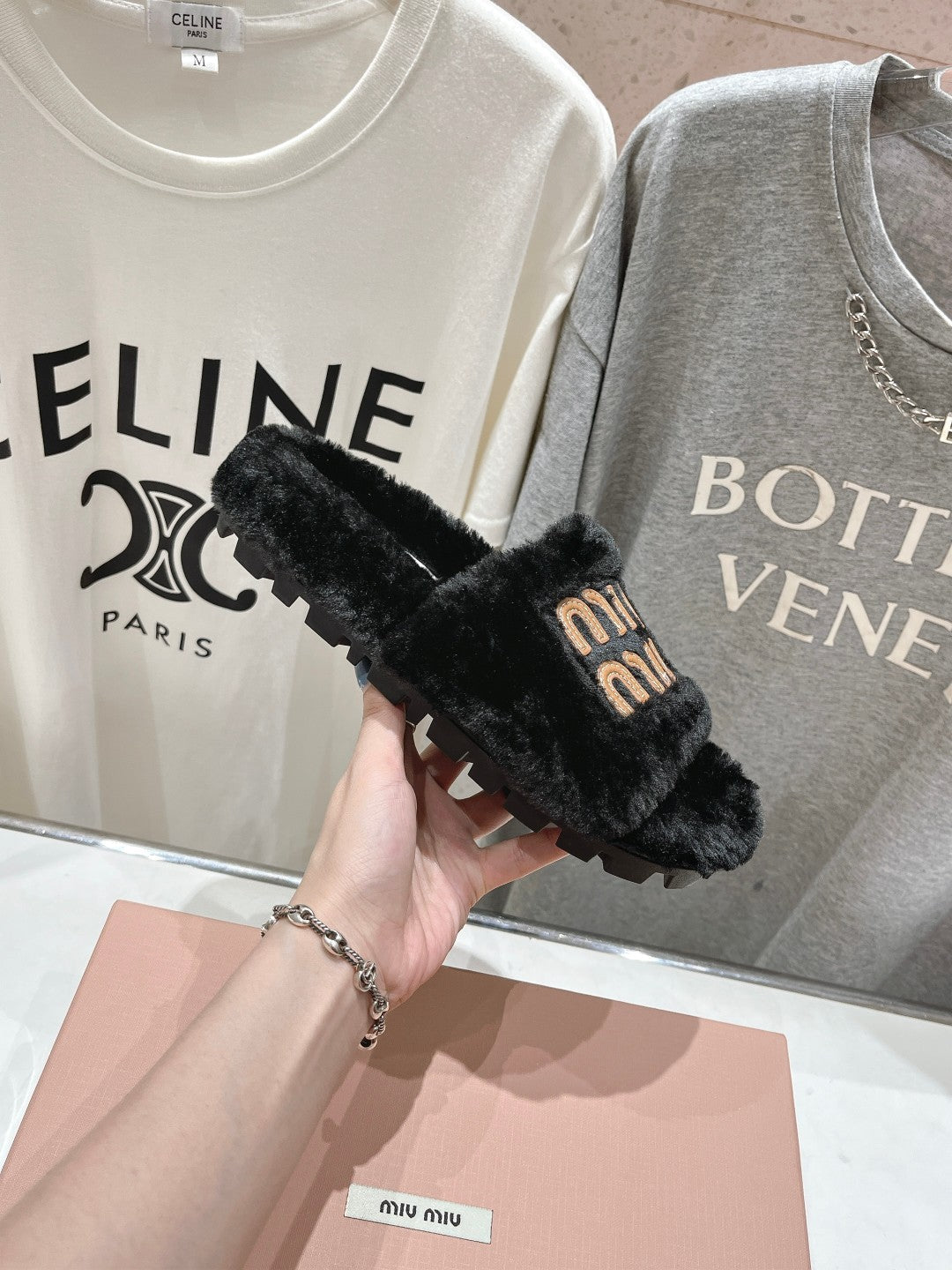 MIUMIU 26S FLAT SLIDES IN BLACK SHEARLING