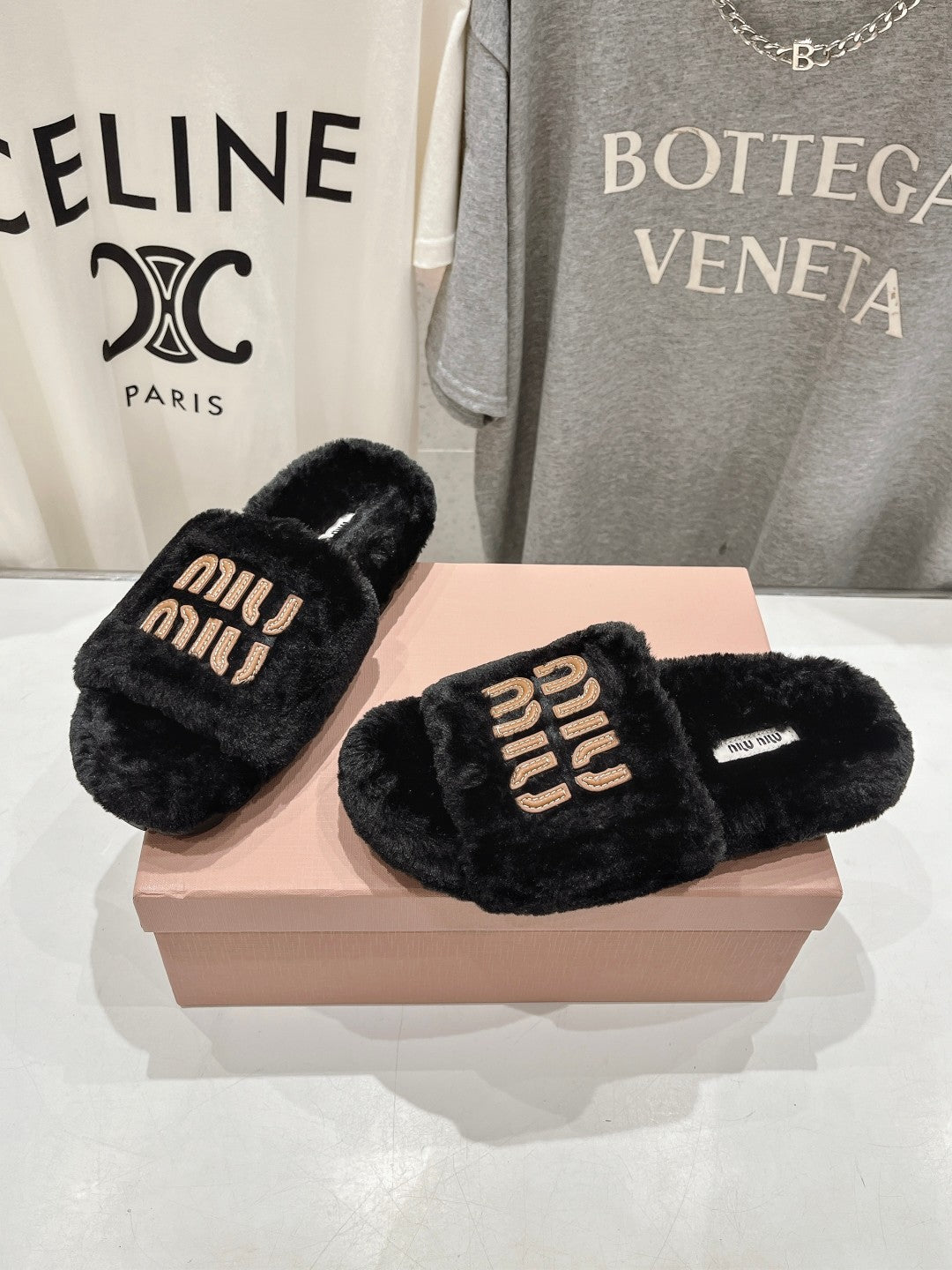 MIUMIU 26S FLAT SLIDES IN BLACK SHEARLING