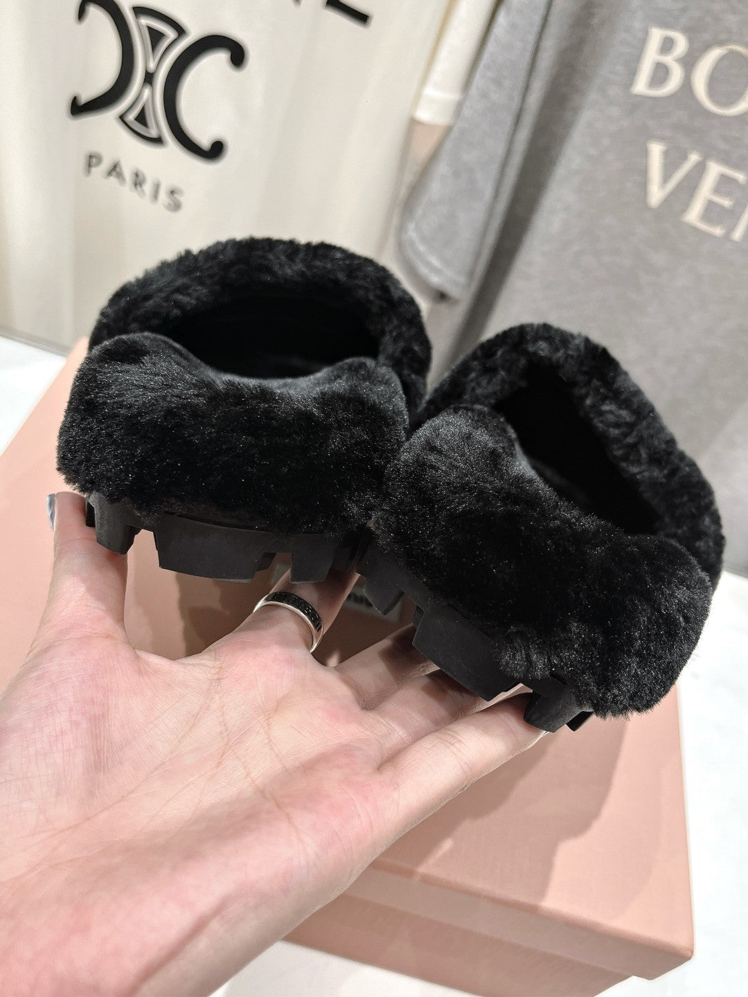 MIUMIU 26S FLAT SLIDES IN BLACK SHEARLING