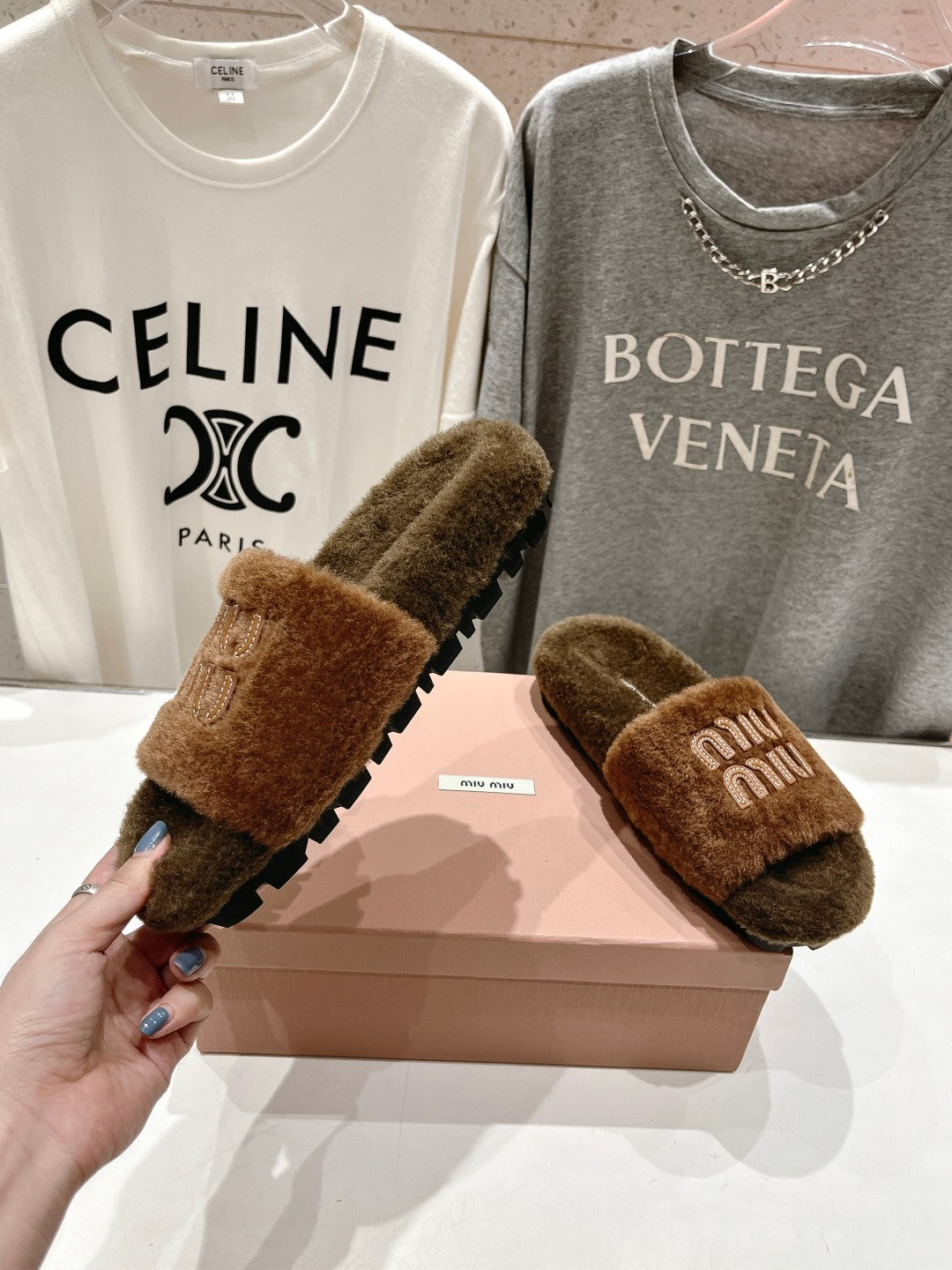 MIUMIU 26S FLAT SLIDES IN BROWN SHEARLING