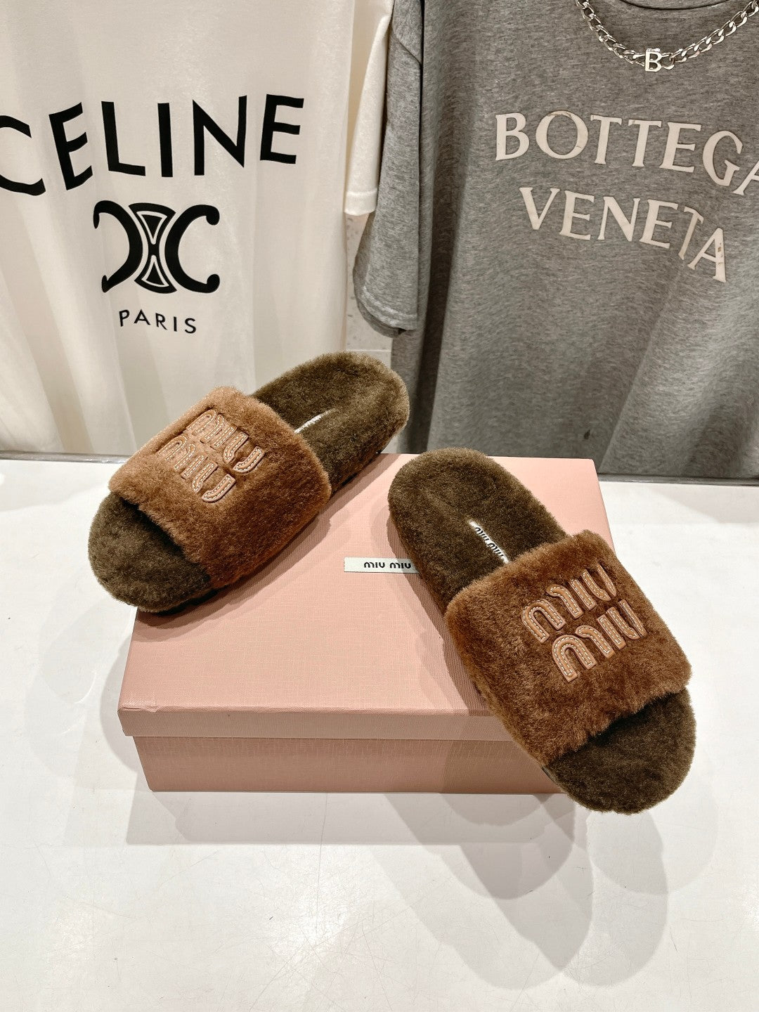 MIUMIU 26S FLAT SLIDES IN BROWN SHEARLING