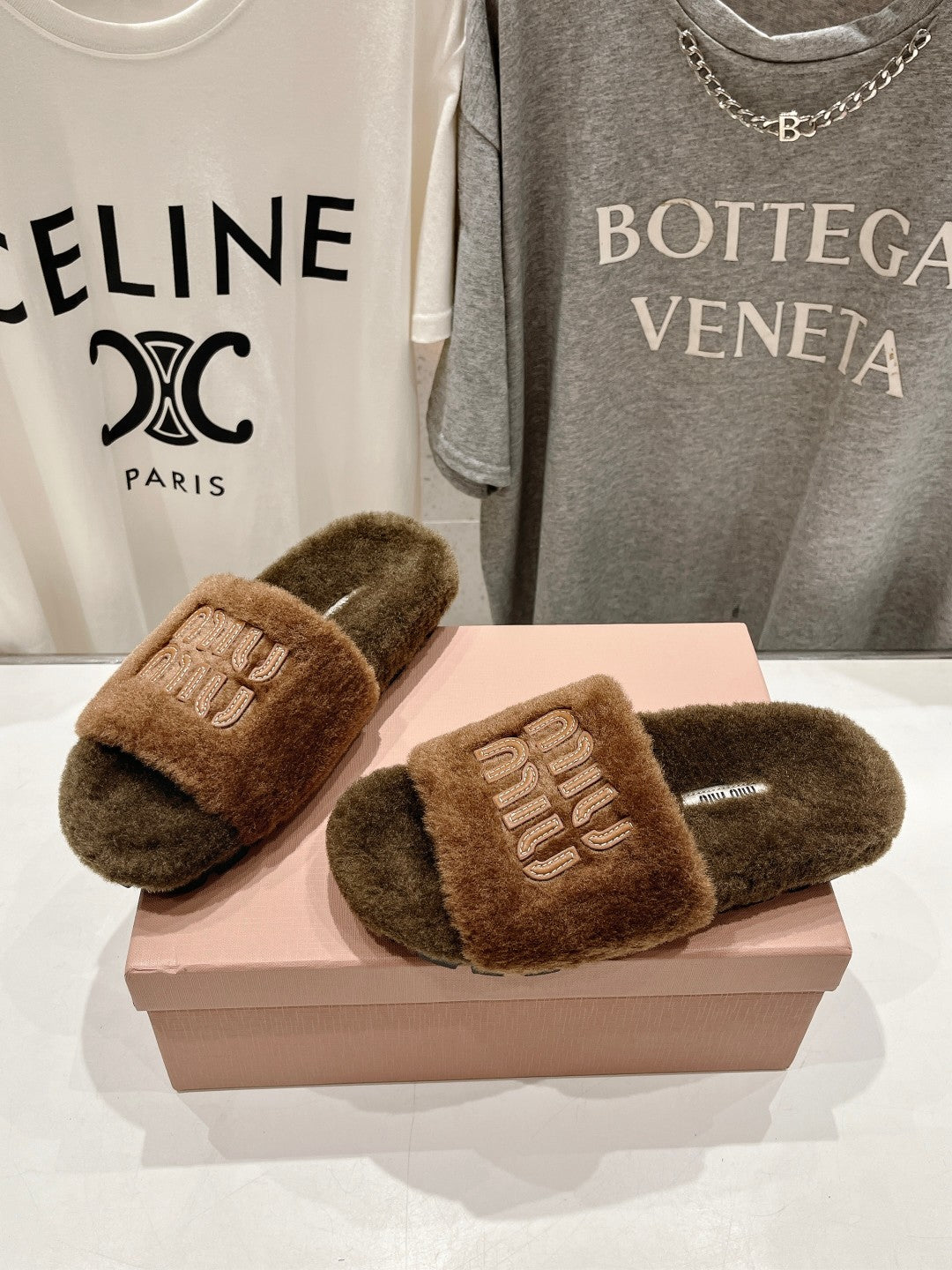 MIUMIU 26S FLAT SLIDES IN BROWN SHEARLING