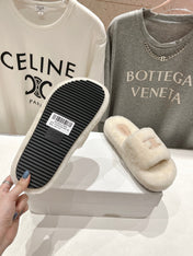THICK-SOLED SLIPPER IN WHITE LAMB FUR