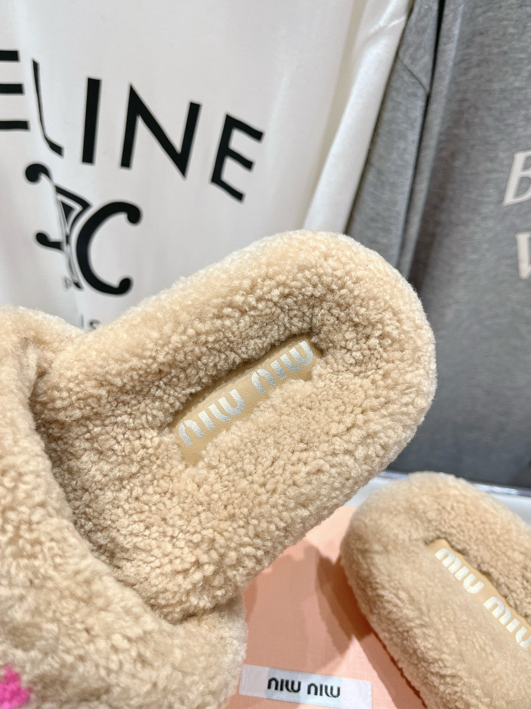 MIUMIU 26S SANDALS IN LIGHT BEIGE SHEARLING WITH LOGO LETTERING