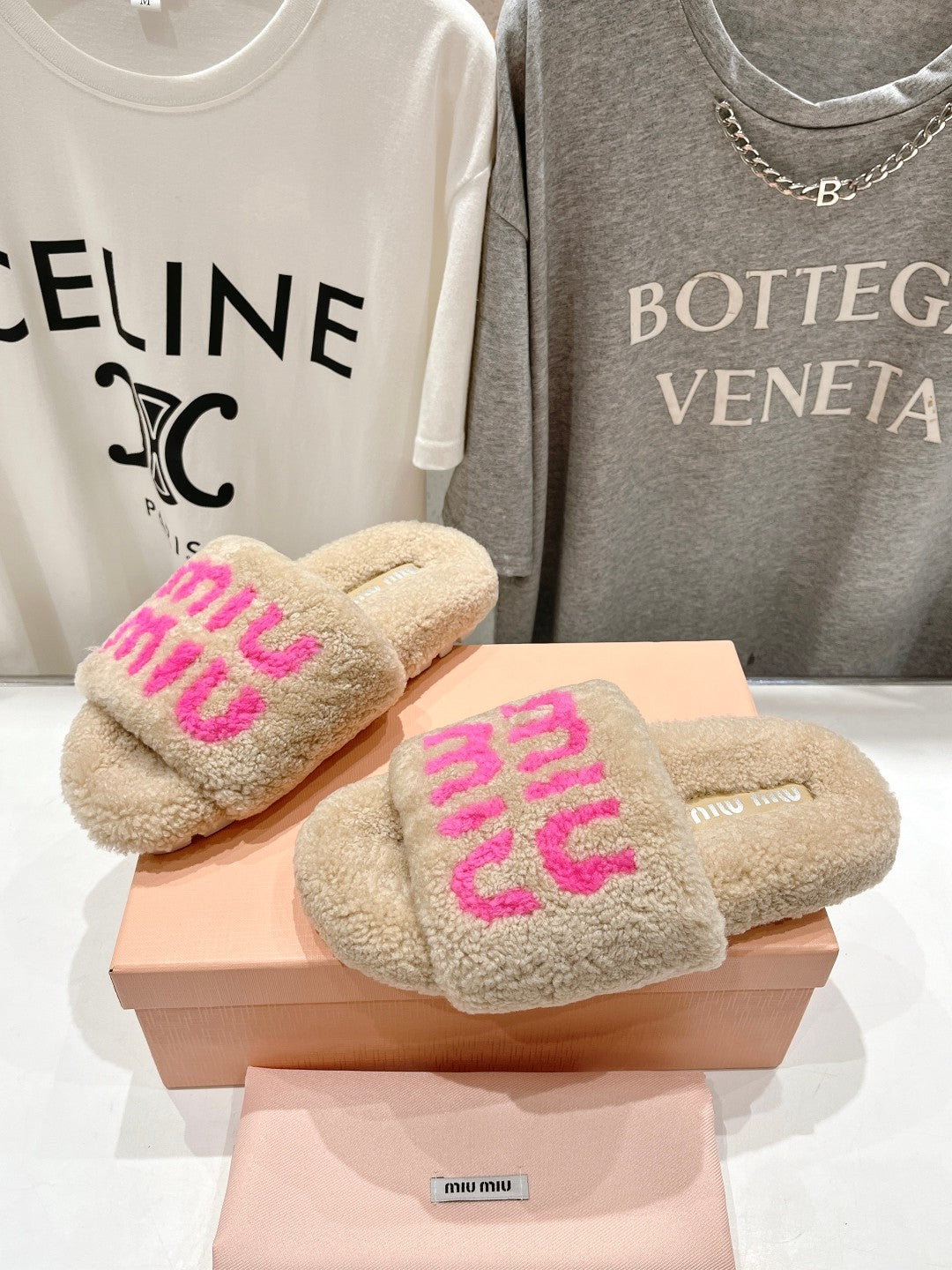 MIUMIU 26S SANDALS IN LIGHT BEIGE SHEARLING WITH LOGO LETTERING