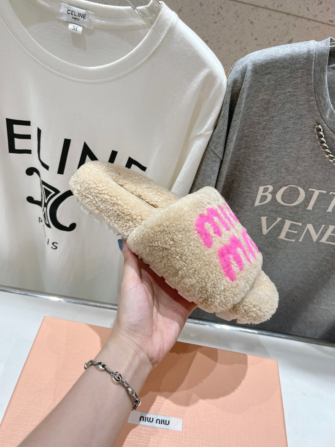 MIUMIU 26S SANDALS IN LIGHT BEIGE SHEARLING WITH LOGO LETTERING